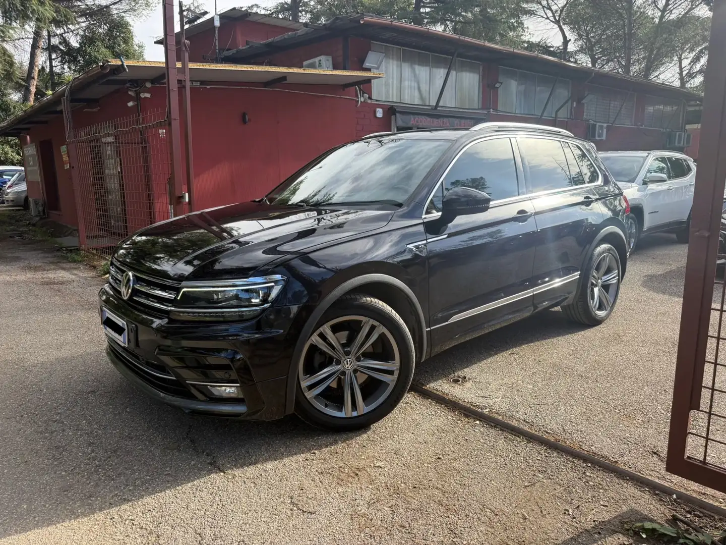 Volkswagen Tiguan Tiguan 2.0 TDI SCR DSG Advanced R-LINE FULL LED Noir - 2