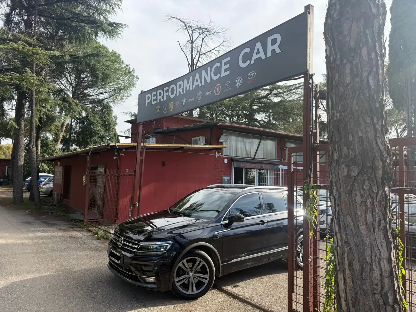 Volkswagen Tiguan Tiguan 2.0 TDI SCR DSG Advanced R-LINE FULL LED Noir - 1