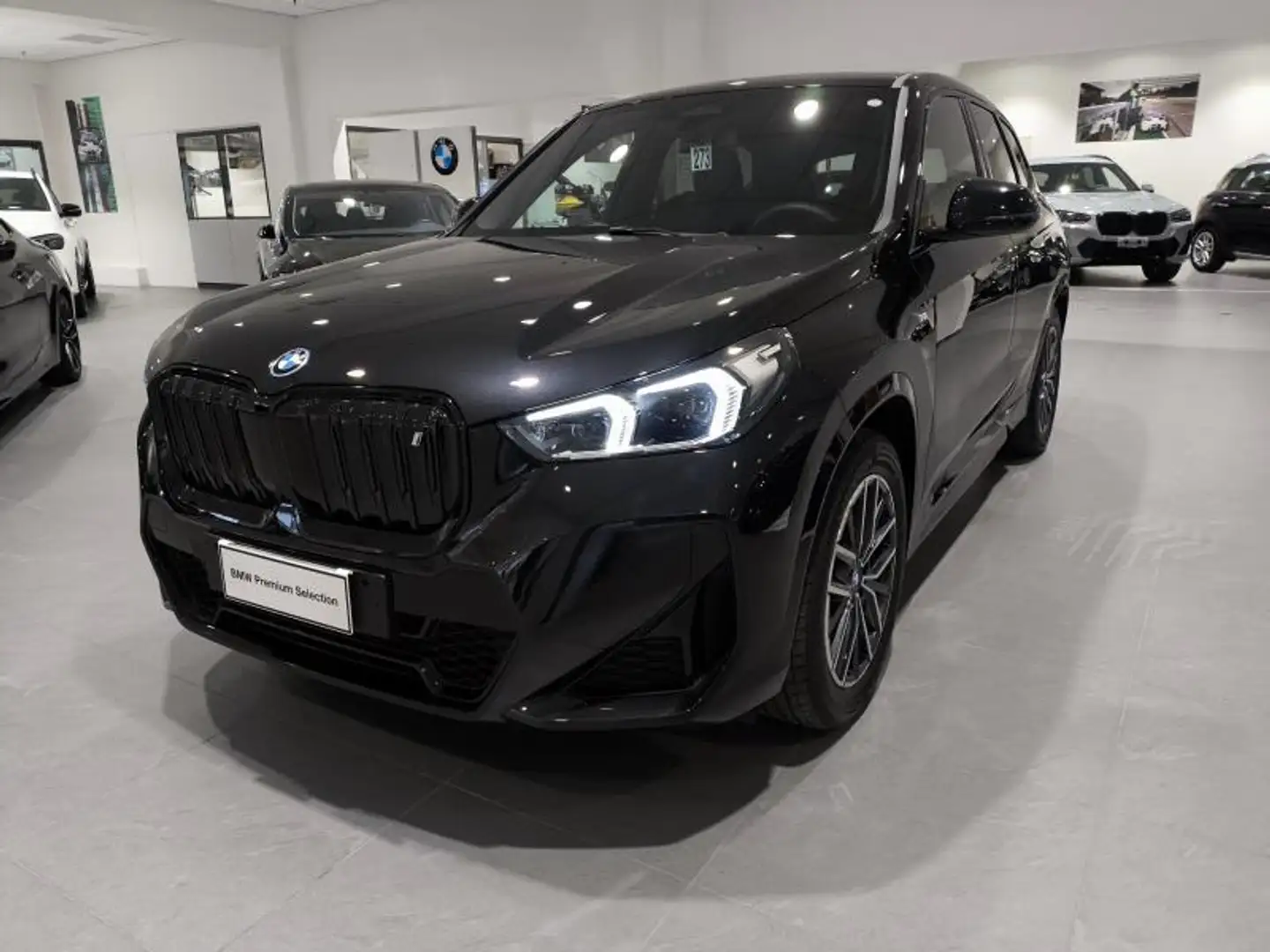 BMW iX1 30 xdrive Msport Negro - 1
