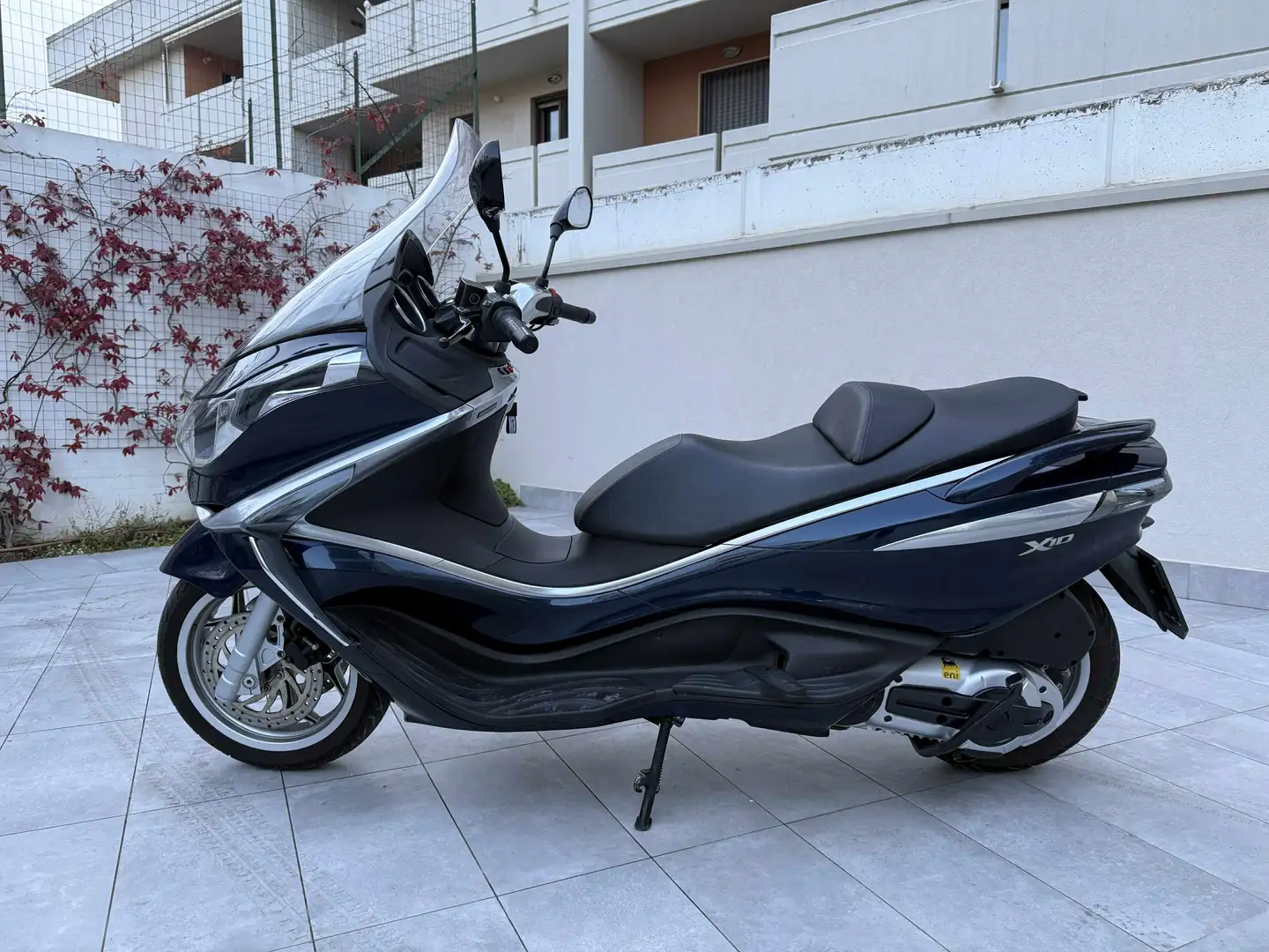 Piaggio X 10 Blauw - 2