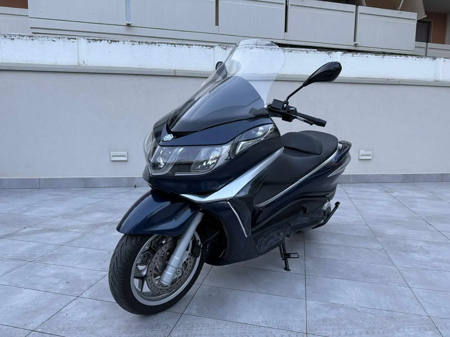 Piaggio X 10 Blauw - 1