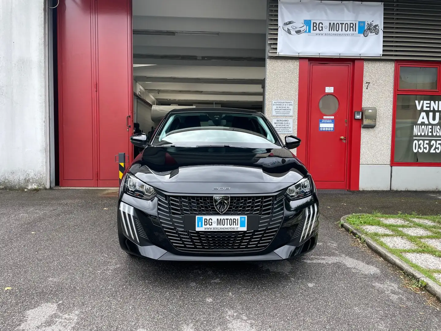 Peugeot 208 208 1.2 hybrid Style 100 cv e-dcs 6 ok neopat. Zwart - 2