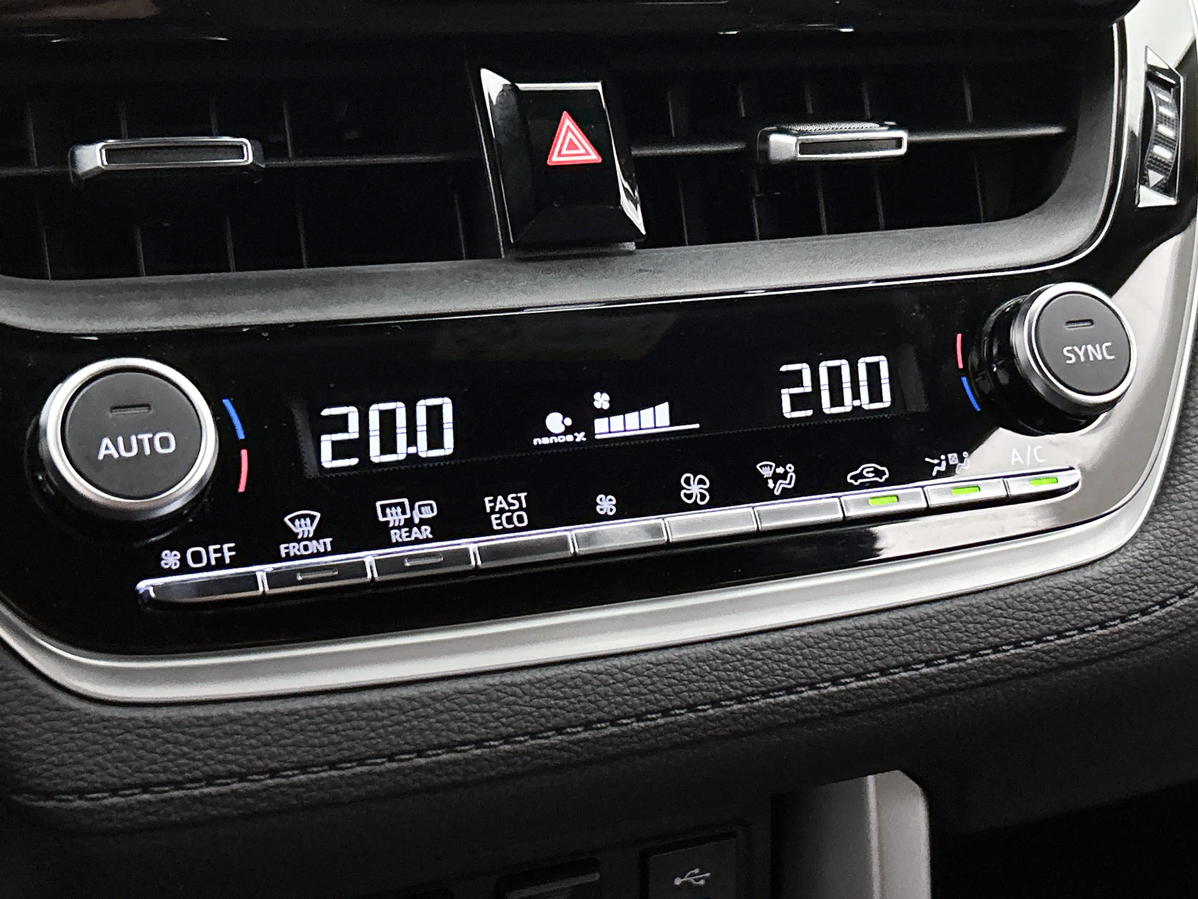 Toyota Corolla Cross Hybrid 200 Style | Trekhaak afneembaar | Half lede — photo 13