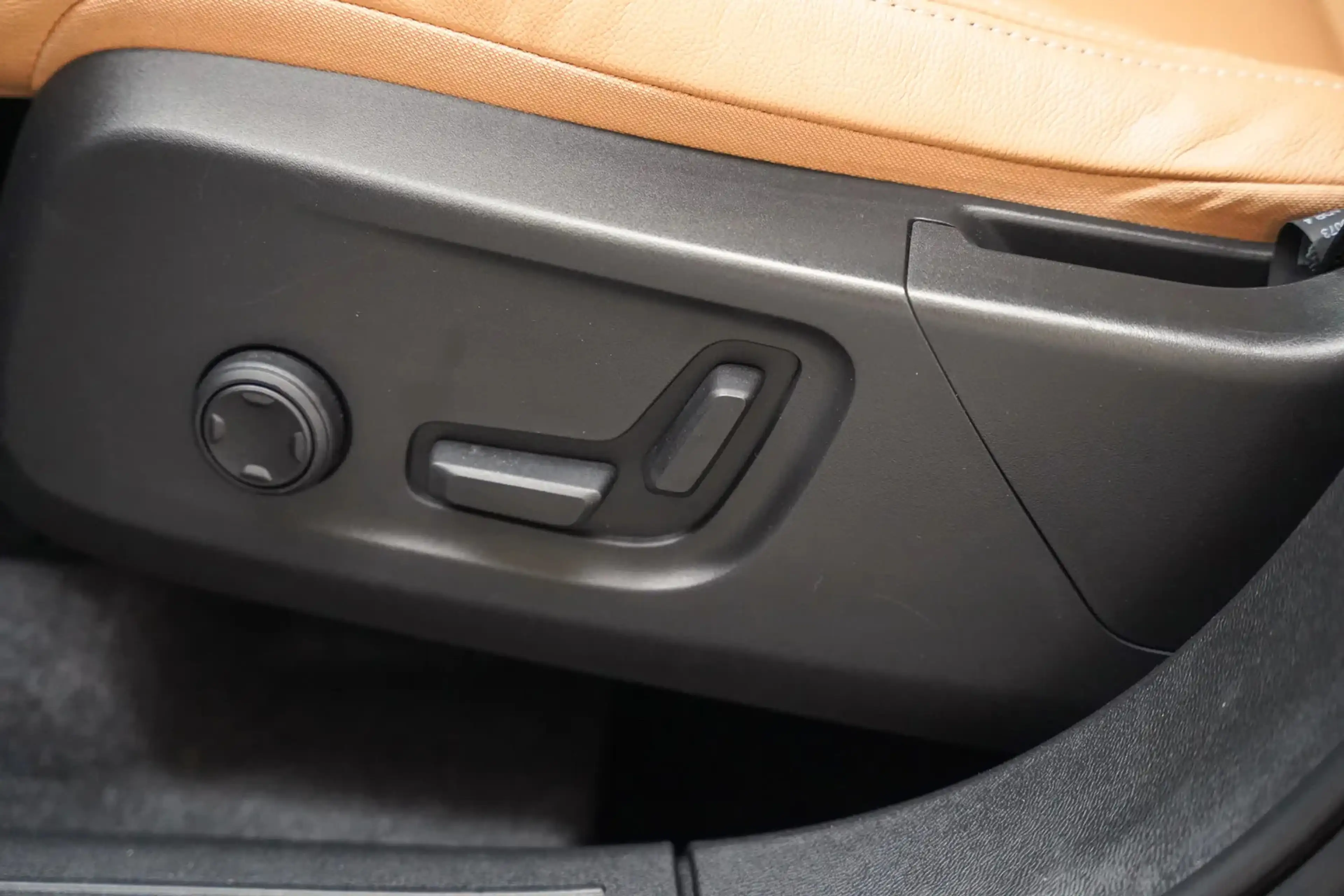 Volvo XC40 T5 Recharge Inscription Luxe — photo 13