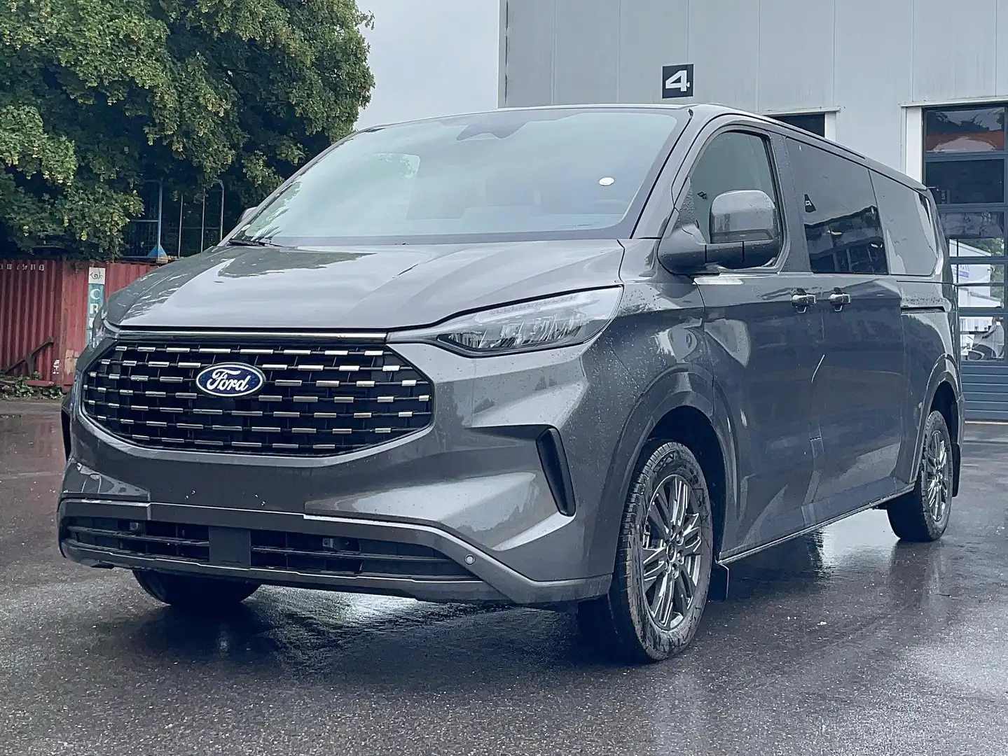 Ford Tourneo Custom 320 L2H1 VA Autm. Titanium Grau - 1