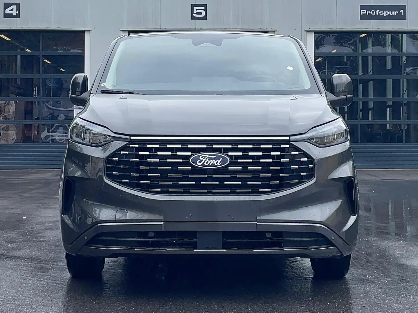 Ford Tourneo Custom 320 L2H1 VA Autm. Titanium Grau - 2