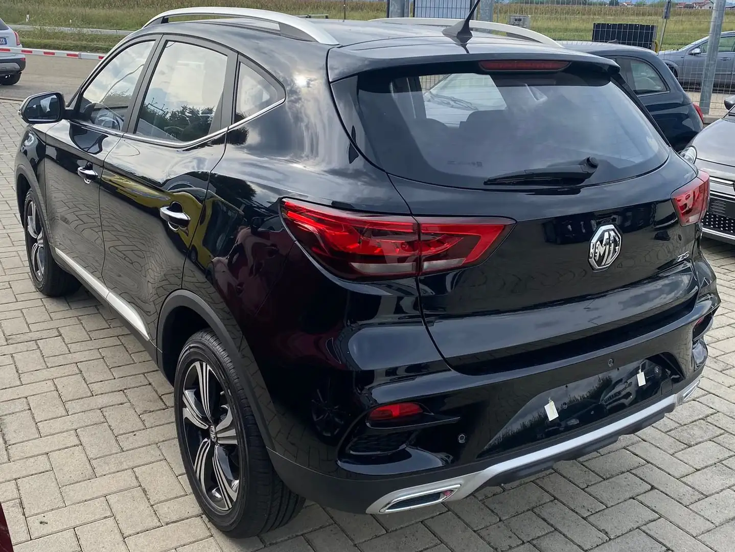 MG ZS 1.5 luxuri Nero - 2