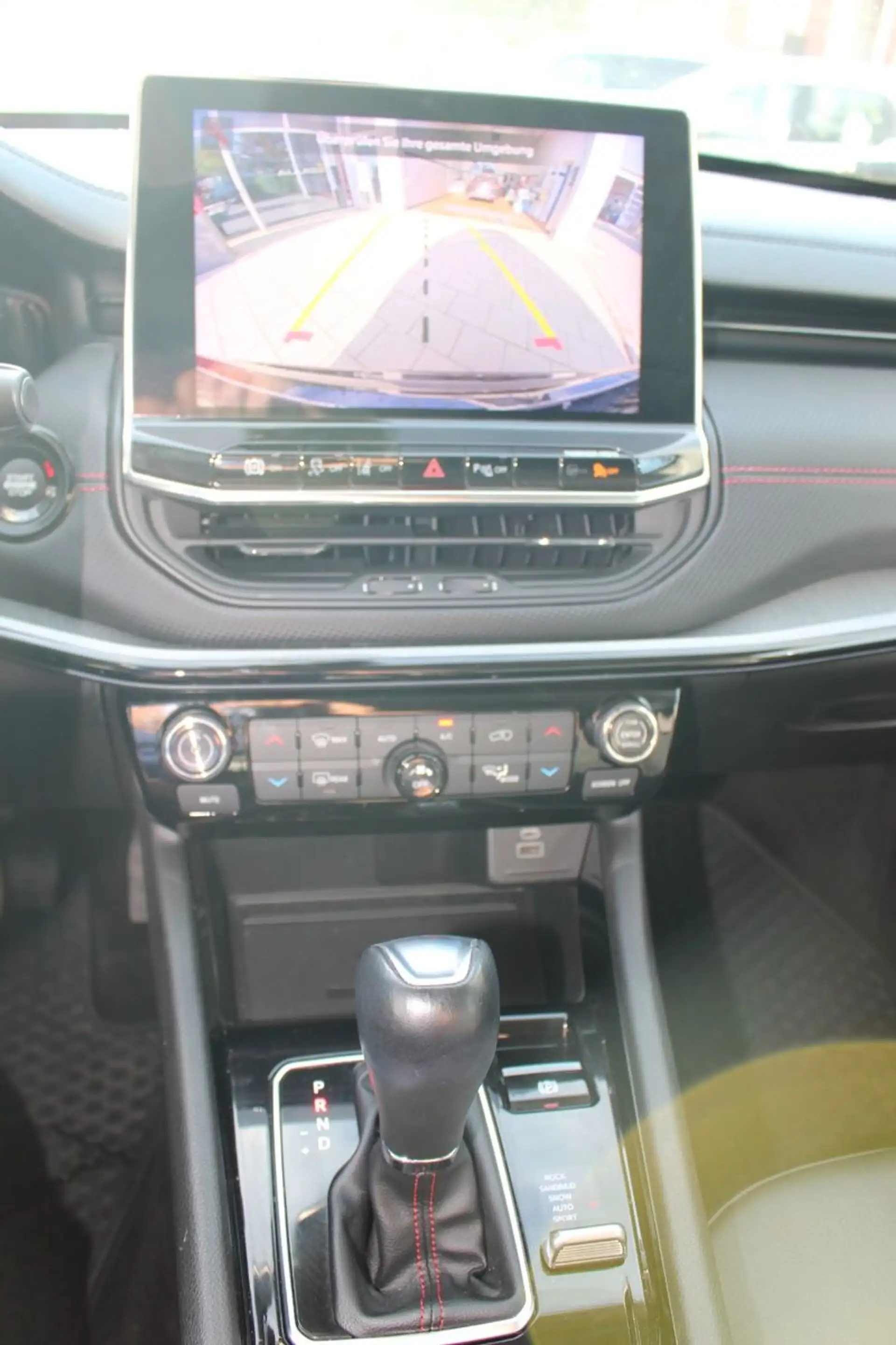 Jeep Compass Trailhawk Plug-In Hybrid 4WD — photo 13