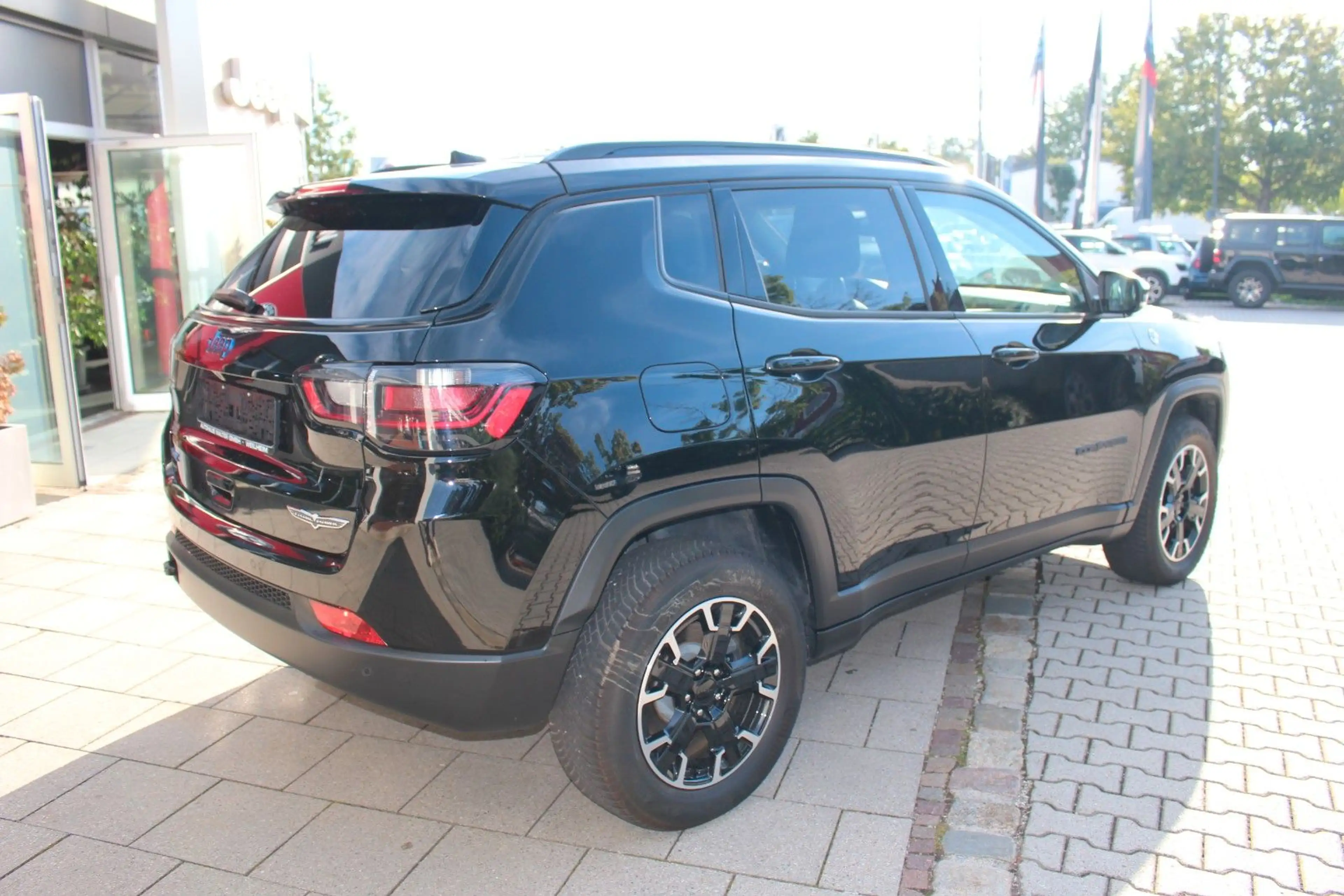 Jeep Compass Trailhawk Plug-In Hybrid 4WD — photo 4