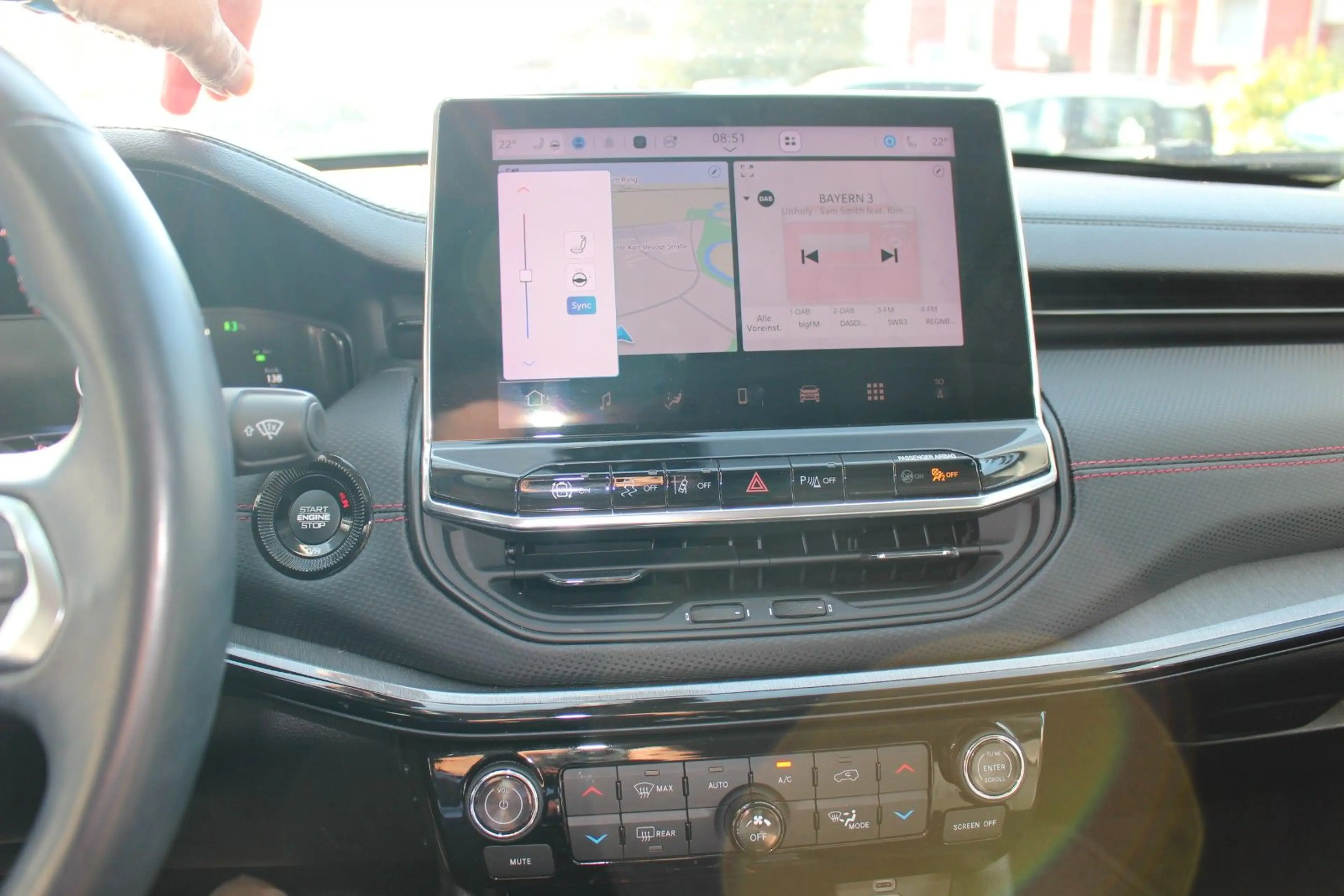 Jeep Compass Trailhawk Plug-In Hybrid 4WD — photo 12