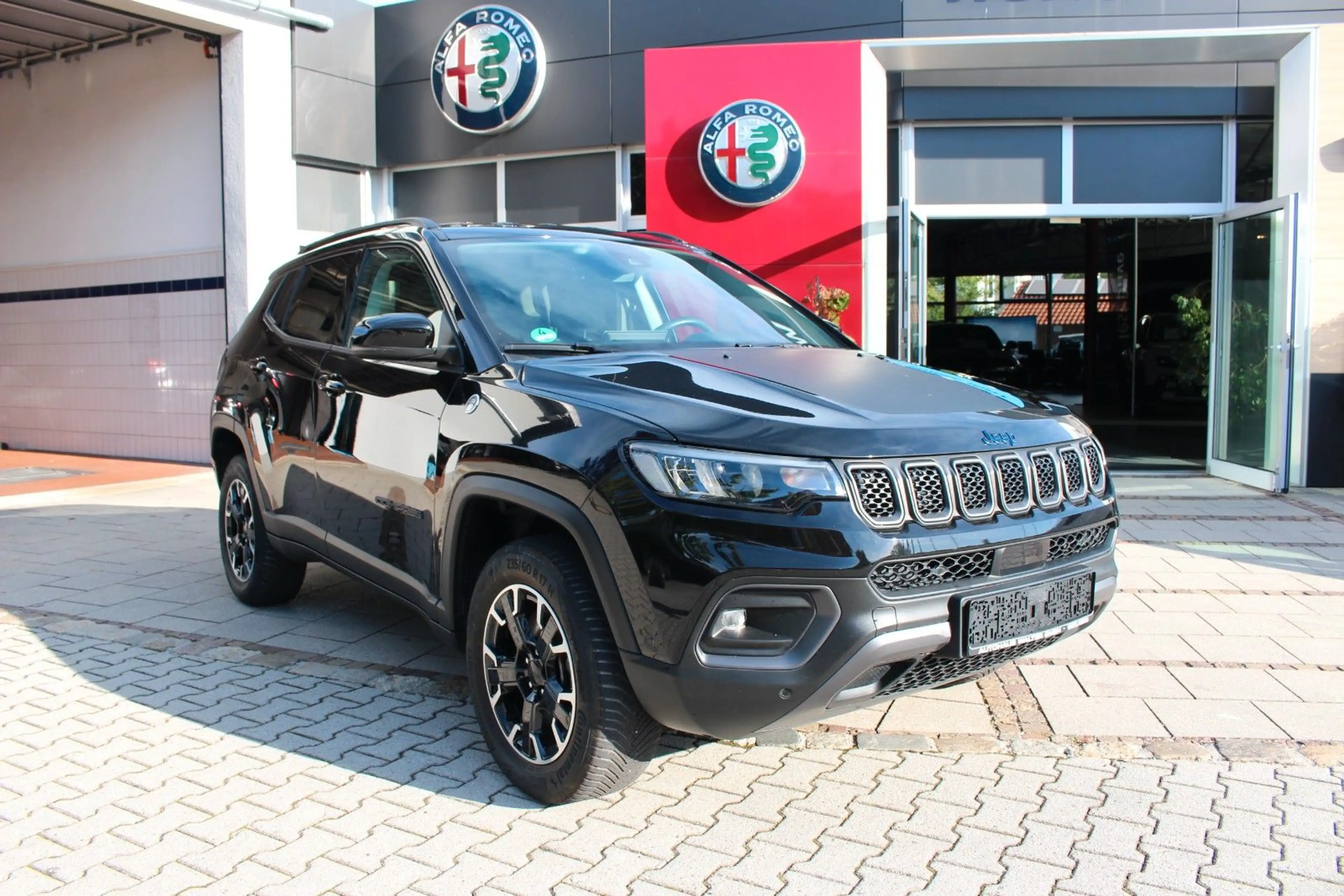 Jeep Compass Trailhawk Plug-In Hybrid 4WD — photo 2