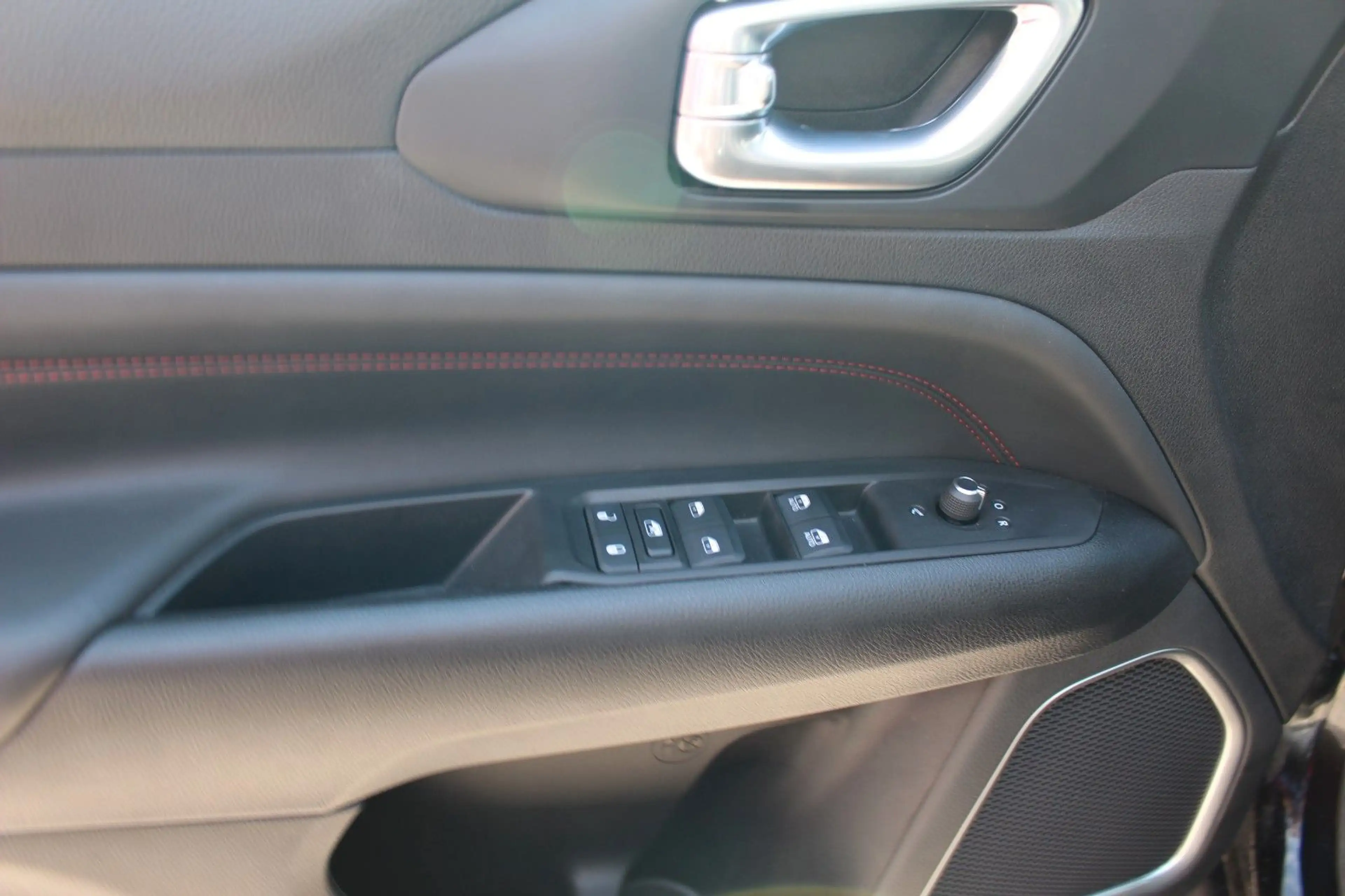 Jeep Compass Trailhawk Plug-In Hybrid 4WD — photo 9