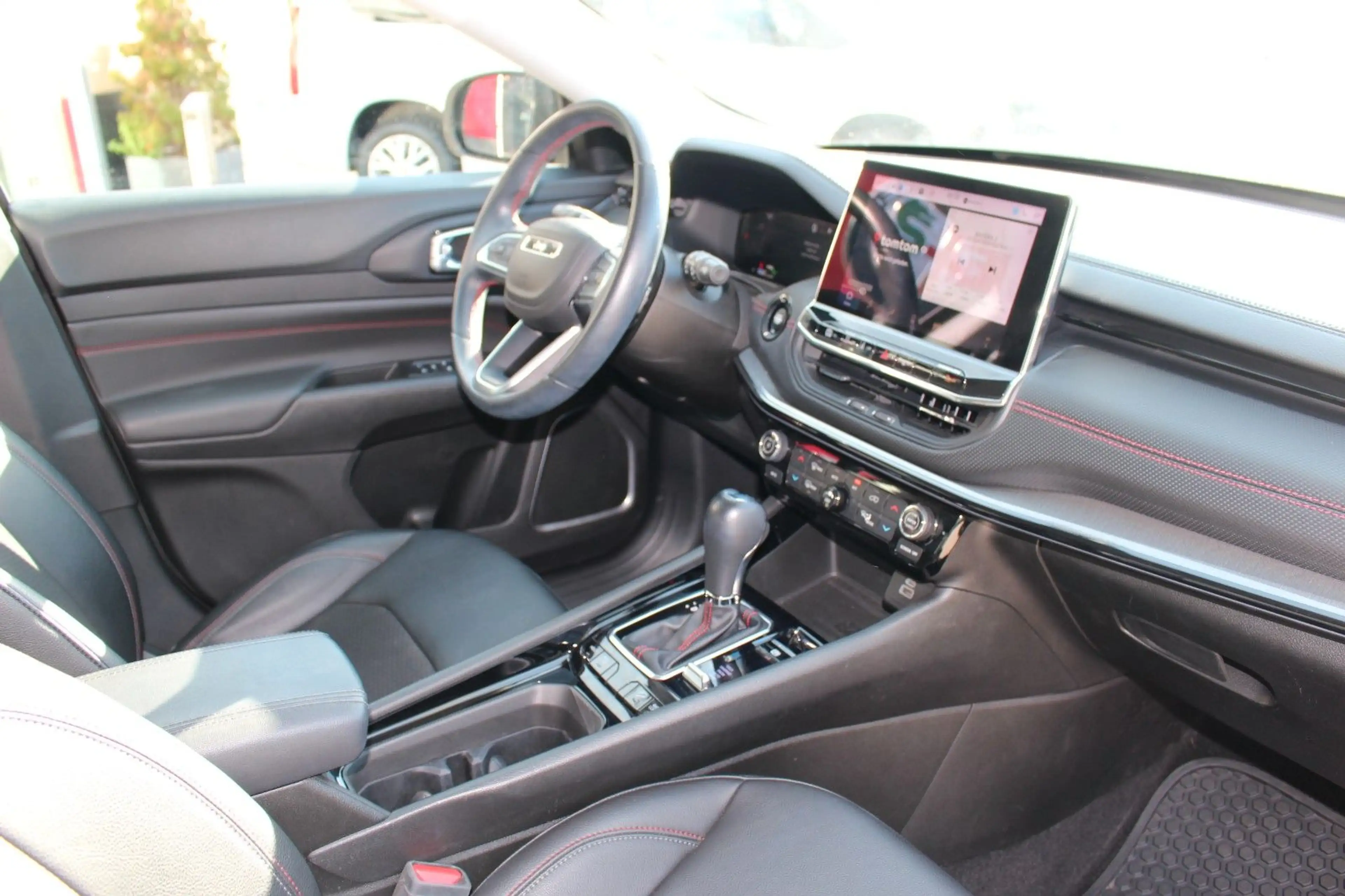 Jeep Compass Trailhawk Plug-In Hybrid 4WD — photo 3