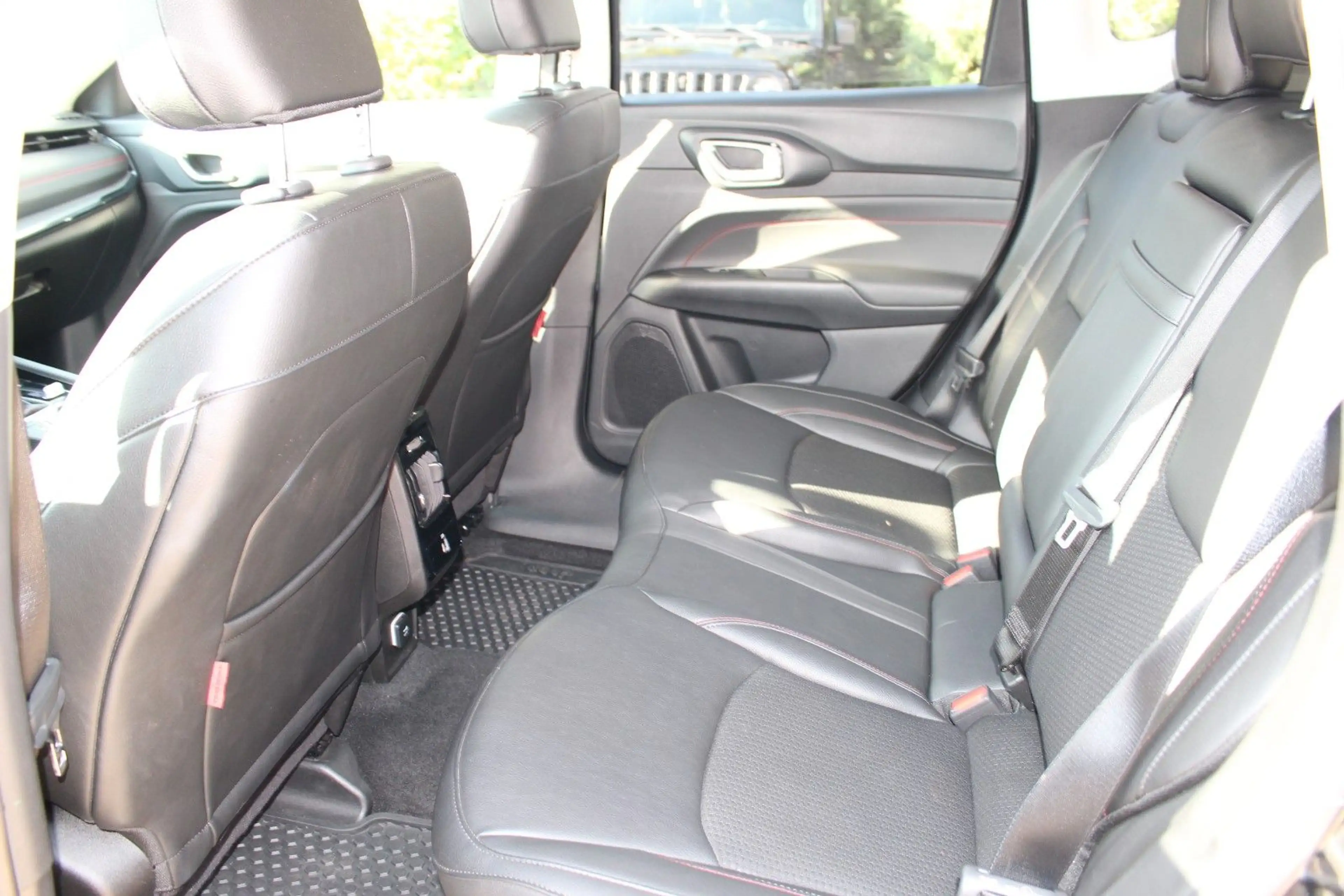 Jeep Compass Trailhawk Plug-In Hybrid 4WD — photo 6