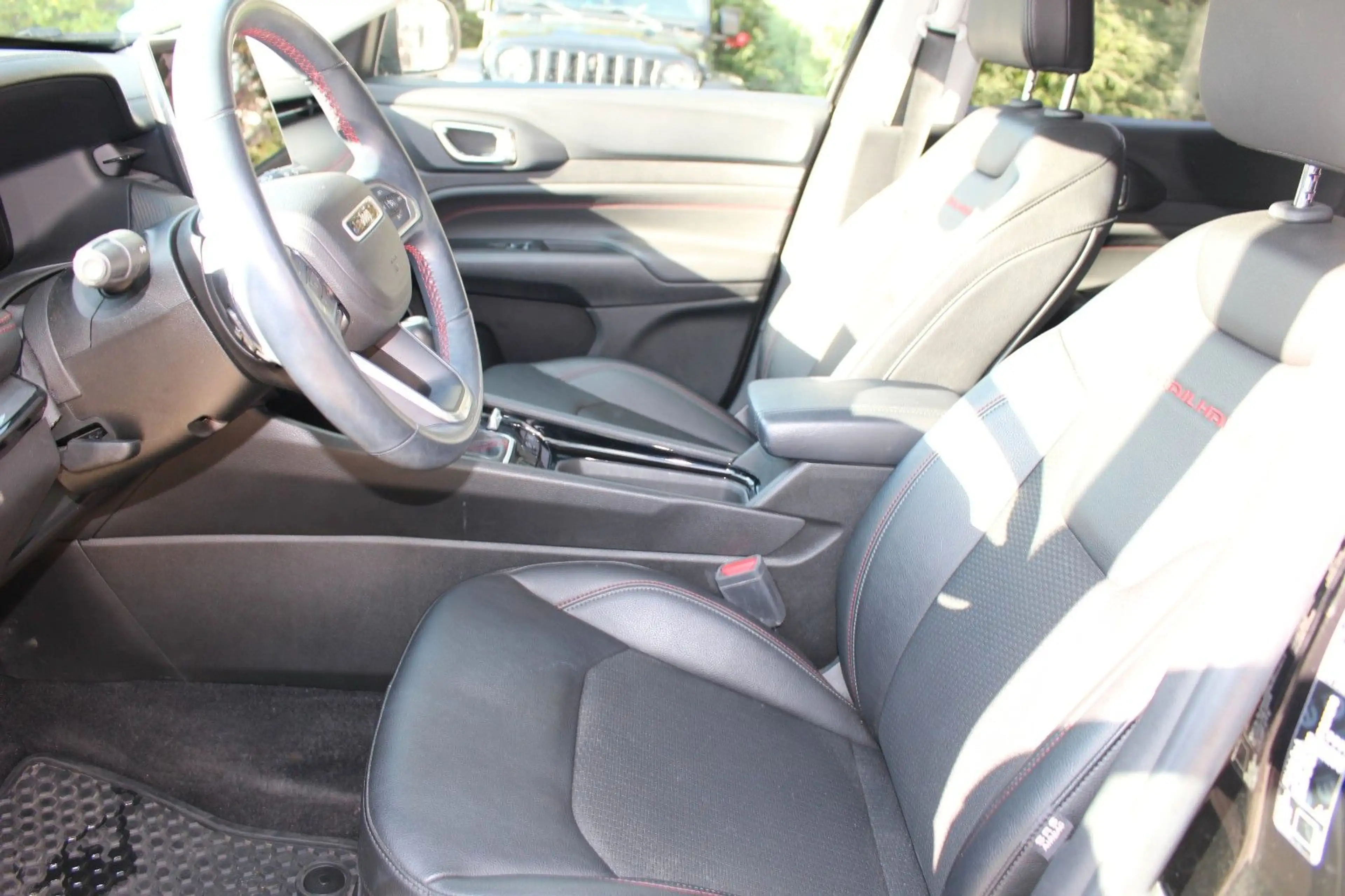 Jeep Compass Trailhawk Plug-In Hybrid 4WD — photo 8