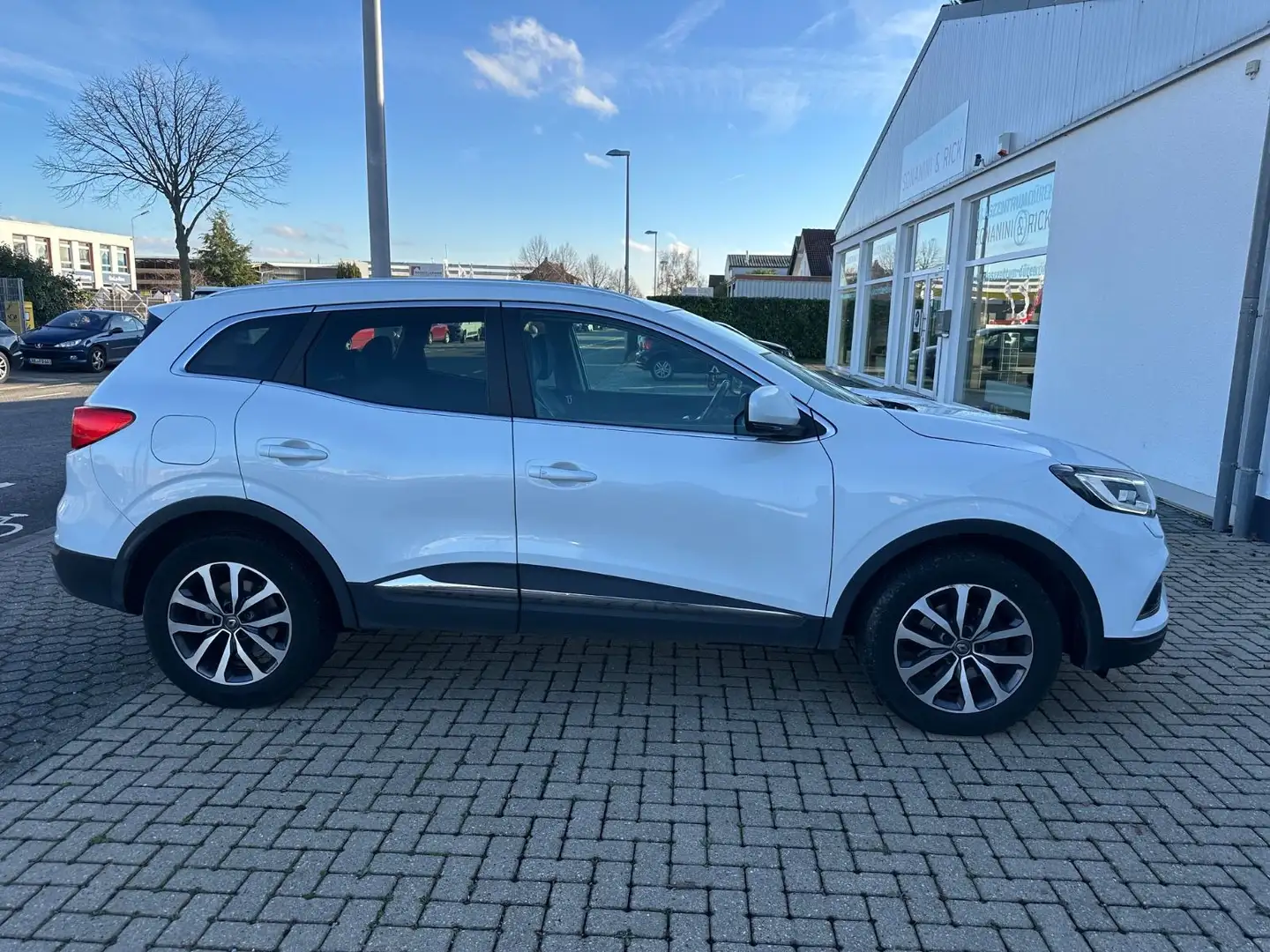 Renault Kadjar Automatik NAVI KLIMA MFL PDC  TEMPO  RFK Weiß - 2