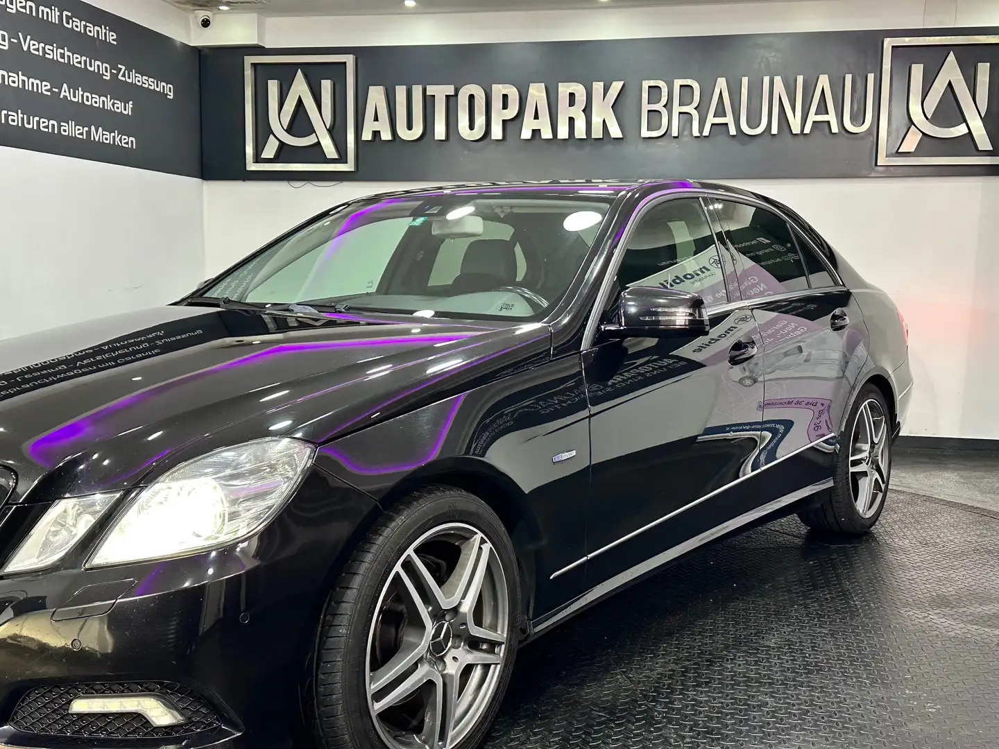 Mercedes-Benz E 250 Avantgarde CDI Aut. *XENON*NAVI* Zwart - 2
