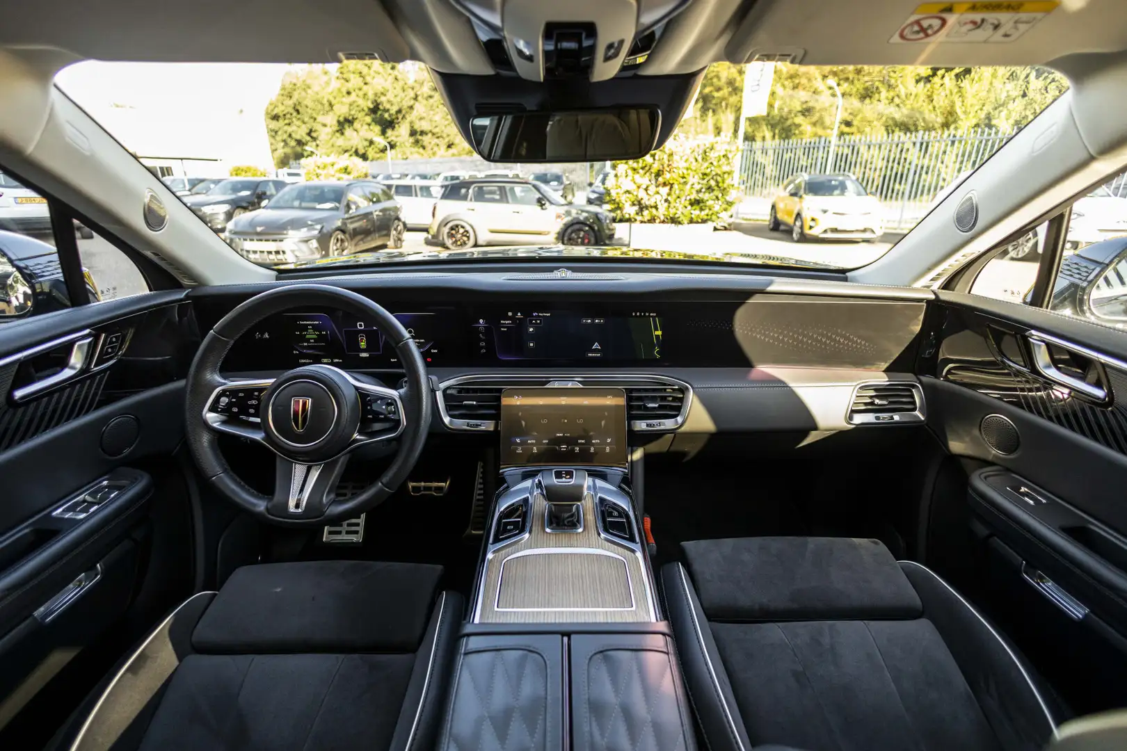 Hongqi E-HS9 Business 84 kWh Schwarz - 2