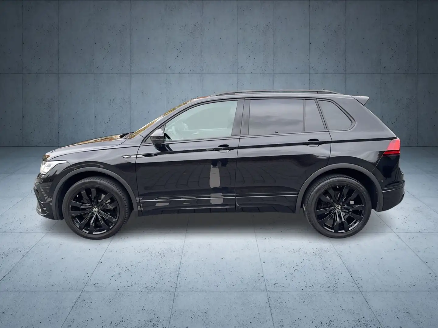 Volkswagen Tiguan R-Line 2.0 TDI 4M AHK/Pano/360/Nav/DCC/20 Schwarz - 2