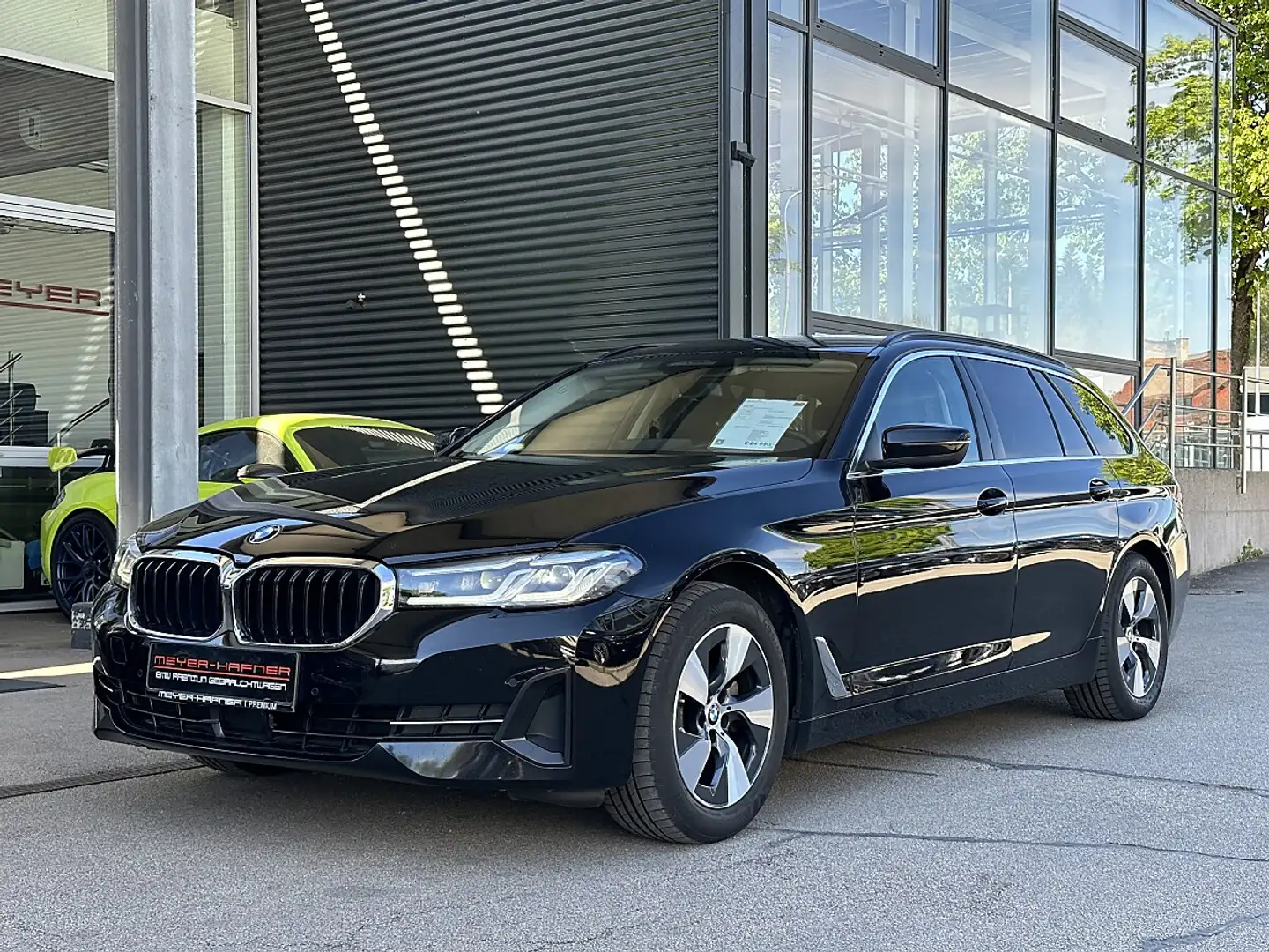 BMW 520 d Touring Aut. / AHK / Sportsitz / Head Up Schwarz - 2