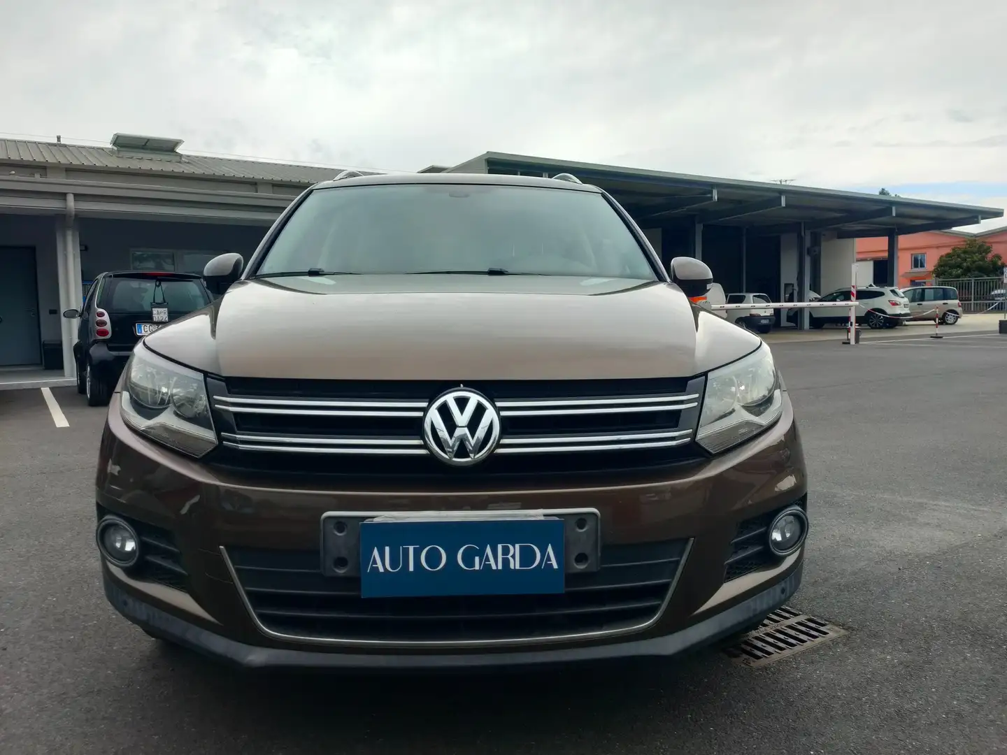 Volkswagen Tiguan 2.0 tdi Track 4x4 neopatentati 95000km Marrone - 2