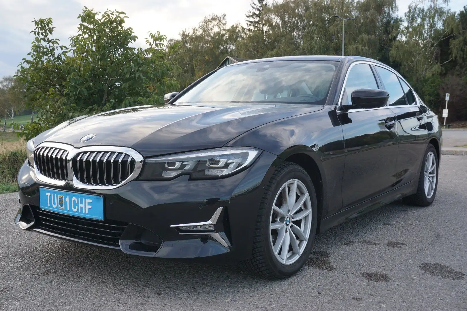 BMW 320 - 320 ix Allrad Schwarz - 2