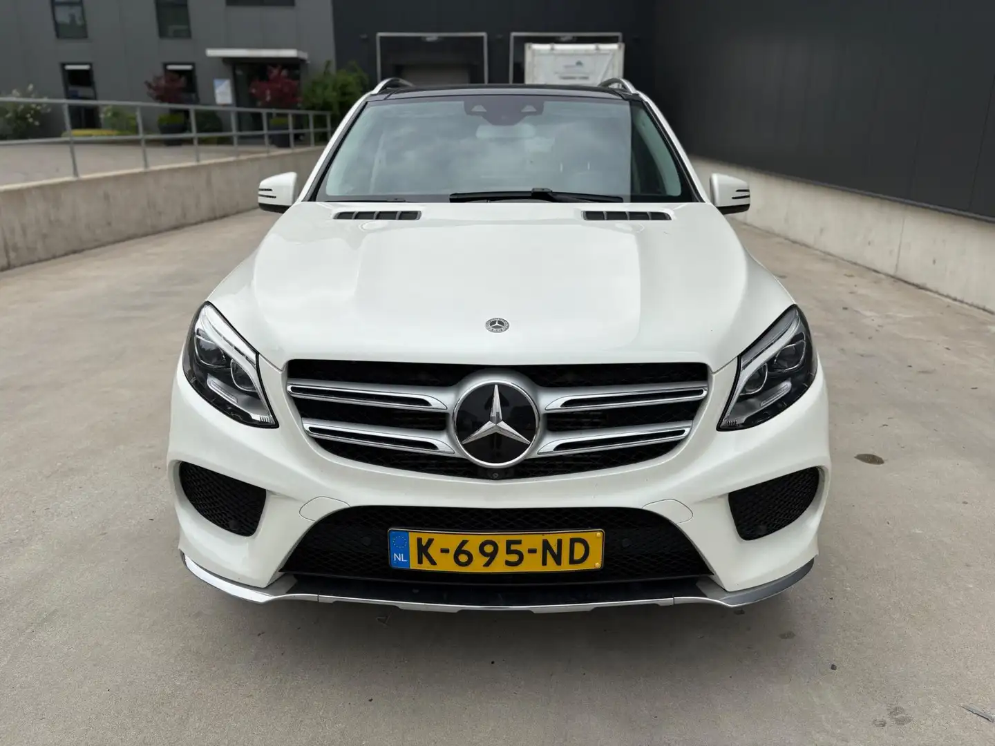 Mercedes-Benz GLE 250 d 4MATIC AMG Sport Edition Wit - 2