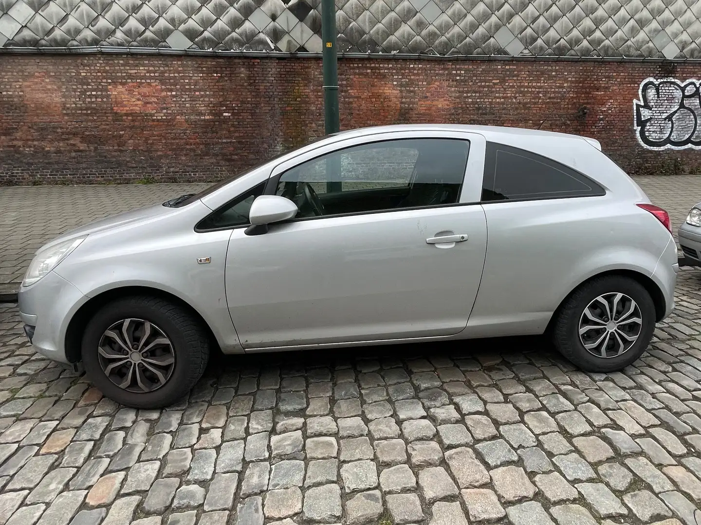 Opel Corsa 1.2i Cosmo Gris - 1