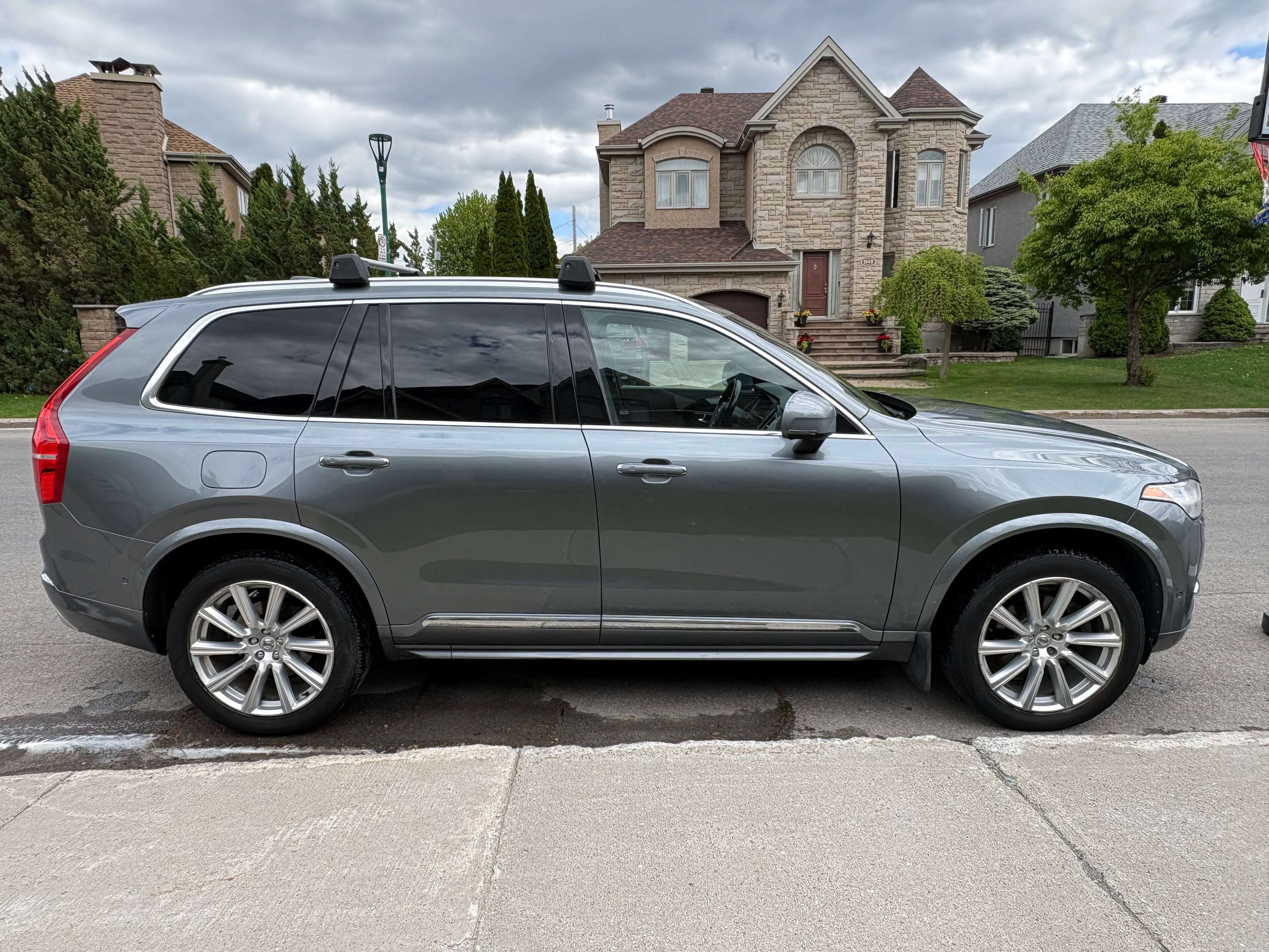 2017 Volvo XC90 T6 Inscription alt 2