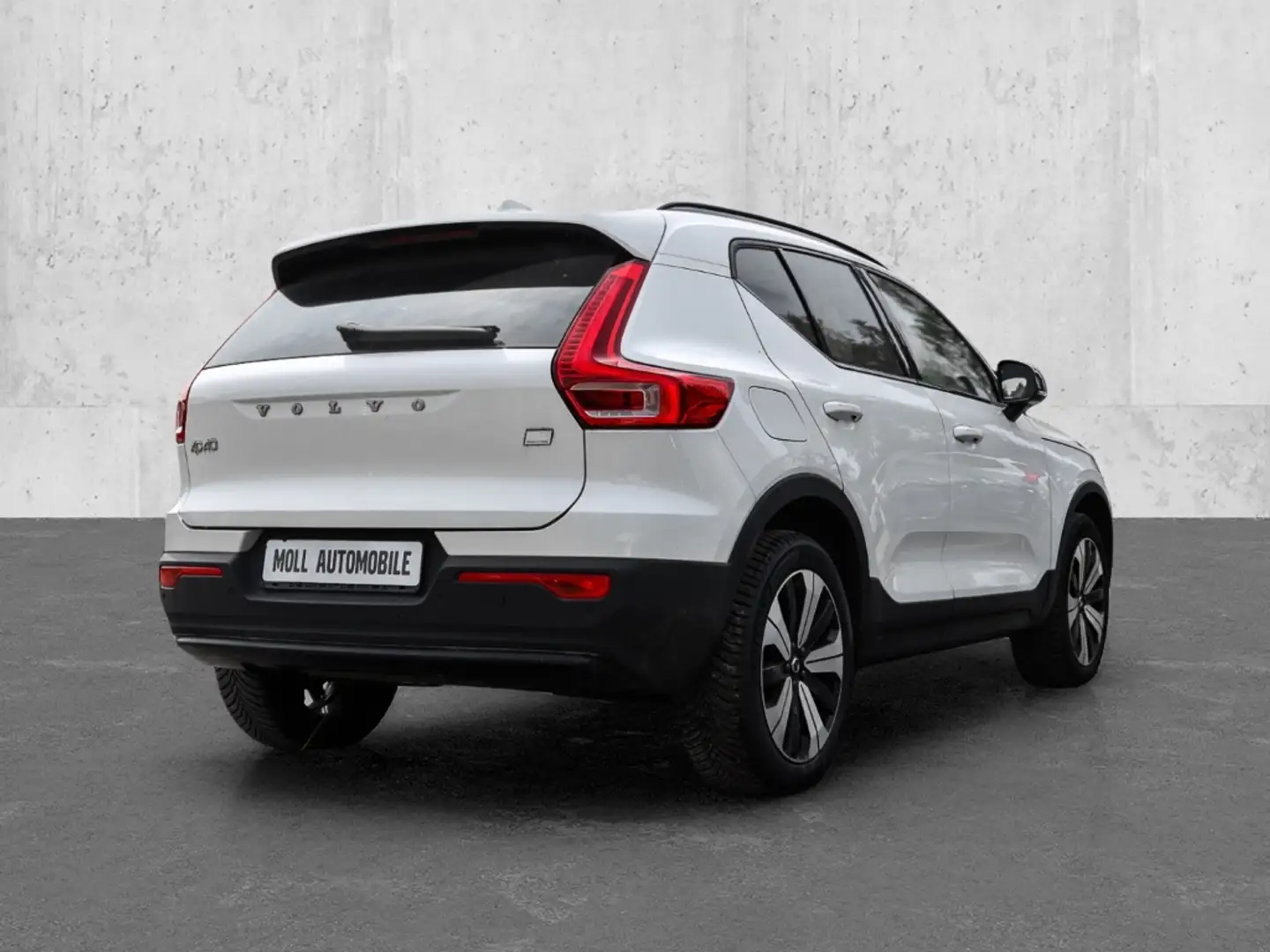 Volvo XC40 Plus Dark Recharge Plug-In Hybrid 2WD T4 Twin Engi Weiß - 2
