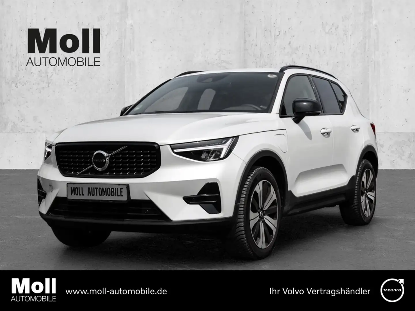 Volvo XC40 Plus Dark Recharge Plug-In Hybrid 2WD T4 Twin Engi Weiß - 1
