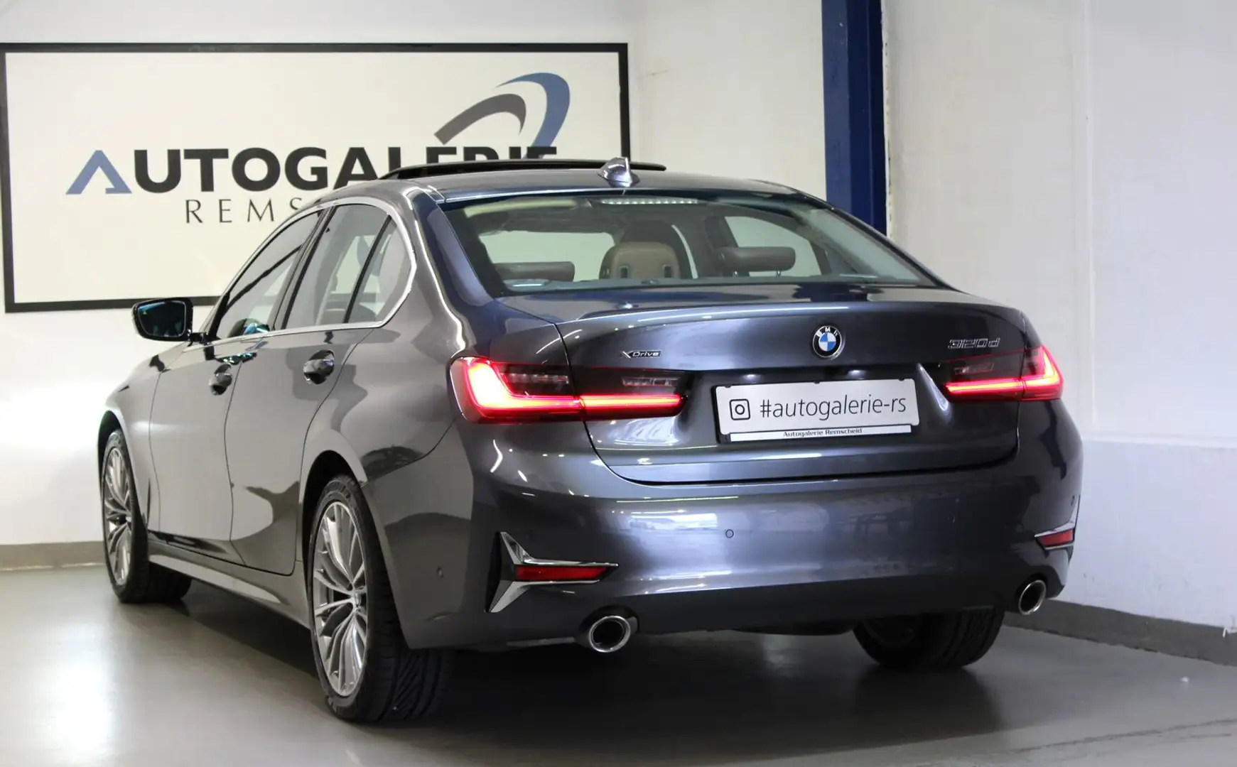 BMW 320 d xDrive Luxury*LIVE*GESTIK*ACC*GSD*360*H&K* Gris - 1