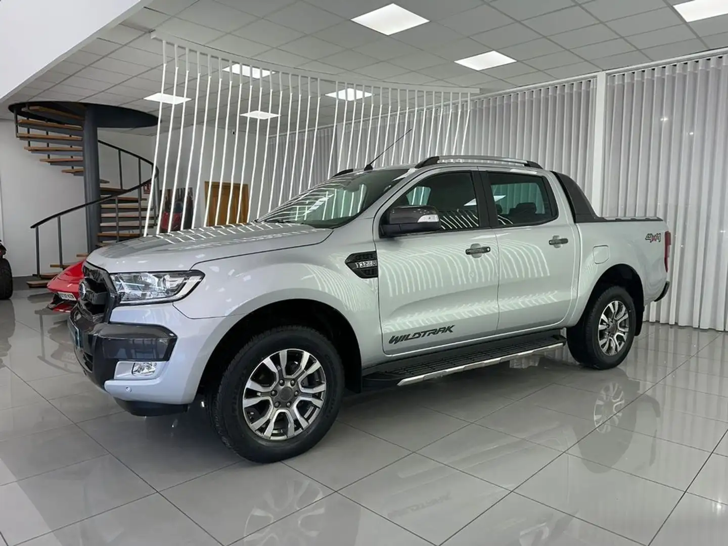 Ford Ranger 3.2TDCI DCb. Wildtrak 4x4 Aut. Gris - 2