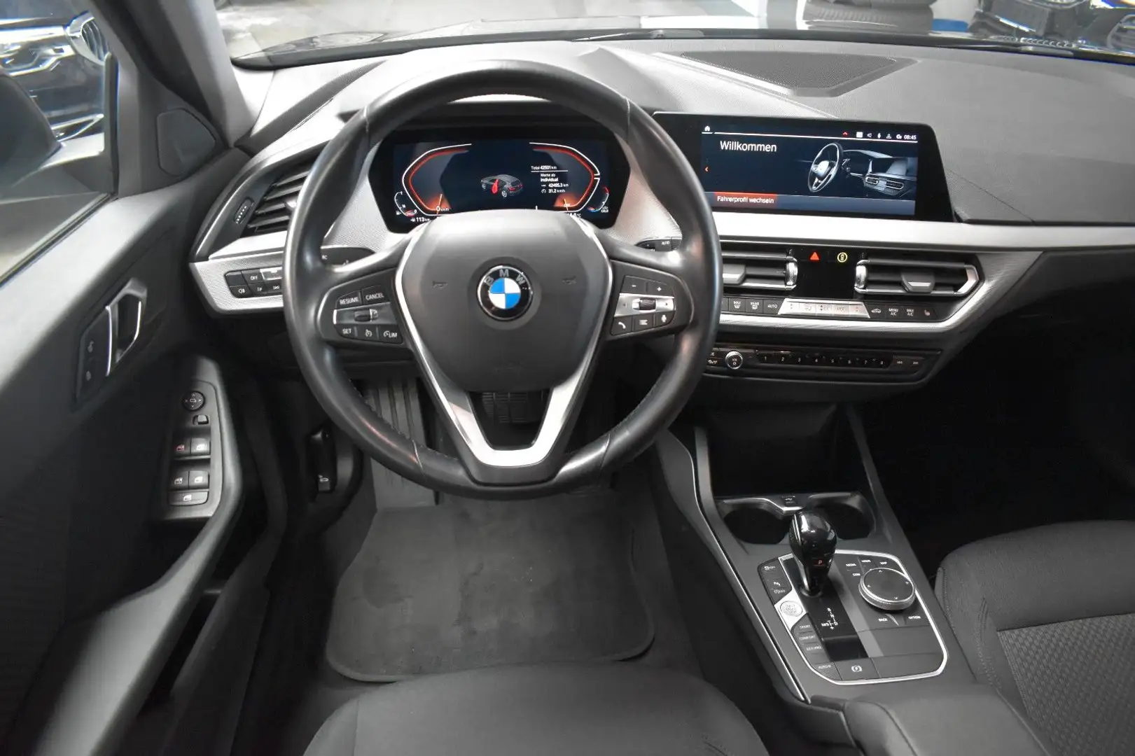 BMW 118 i Aut. Advantage*LED*LIVE COCKPIT*HIFI*PDC* Zwart - 2