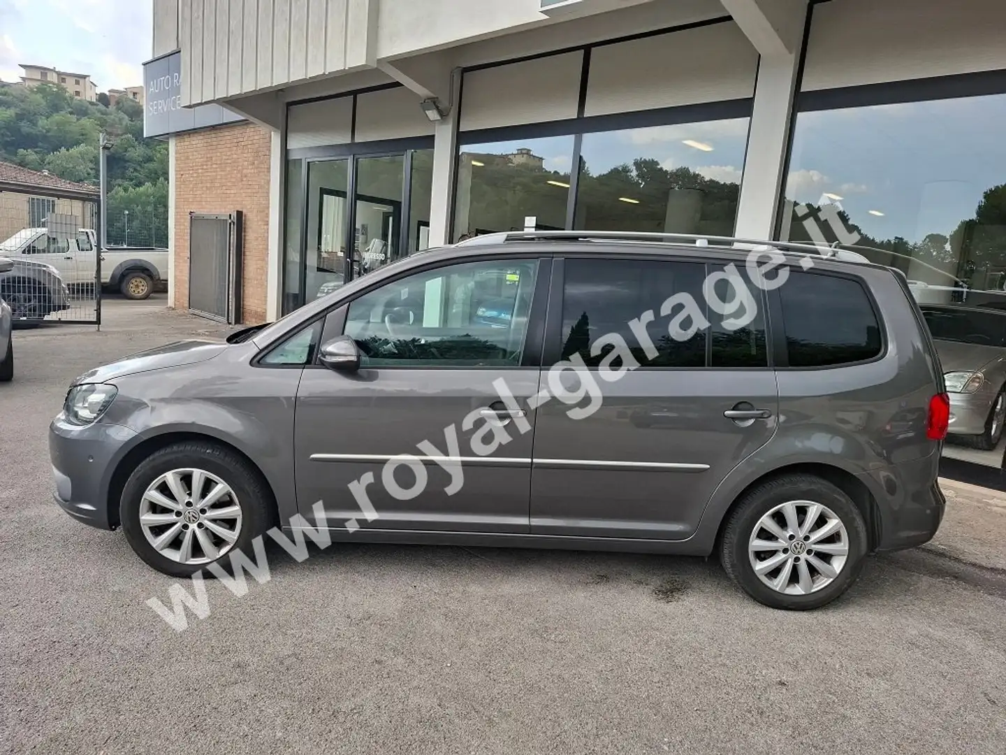 Volkswagen Touran 2.0 TDI DSG Highline (TETTO - G. TRAINO - BiXENO) Gris - 2
