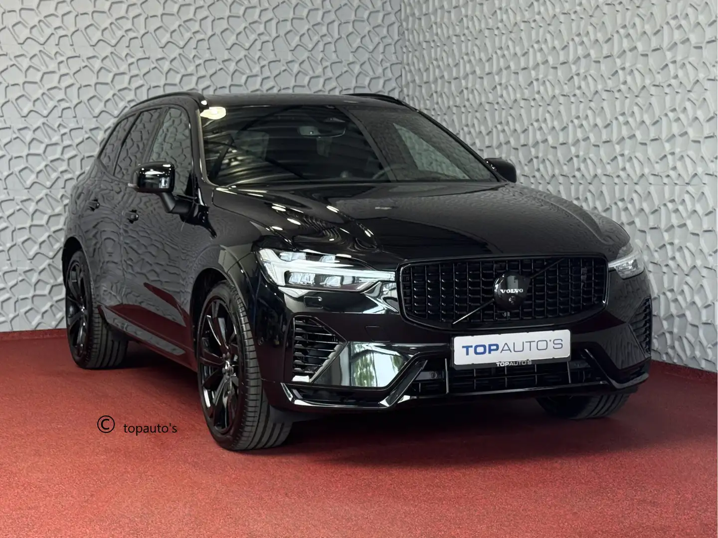 Volvo XC60 2.0 T6 Plug-in LUCHT VERING AWD ULTRA BLACK EDITIO Zwart - 1