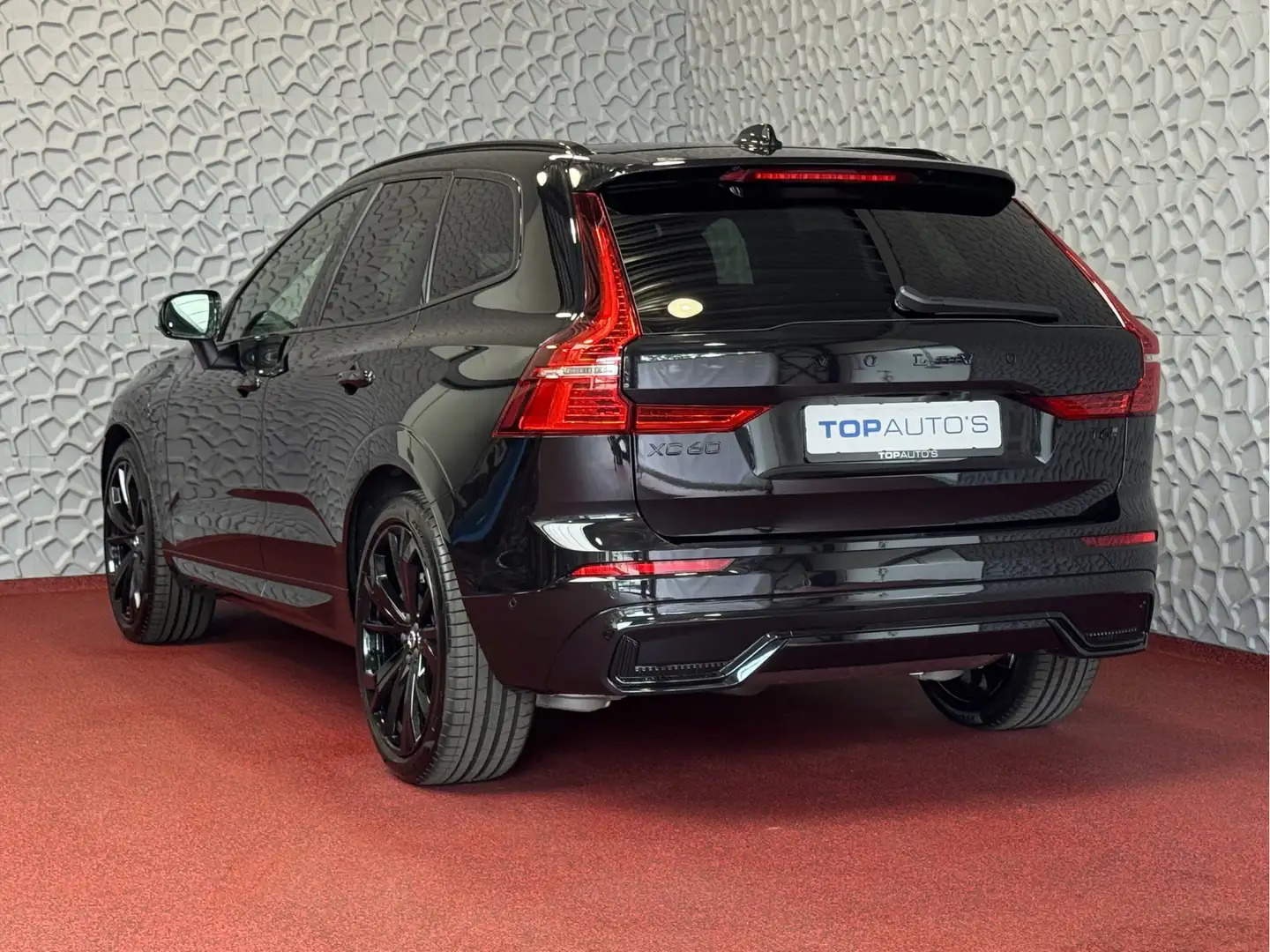 Volvo XC60 2.0 T6 Plug-in LUCHT VERING AWD ULTRA BLACK EDITIO Zwart - 2