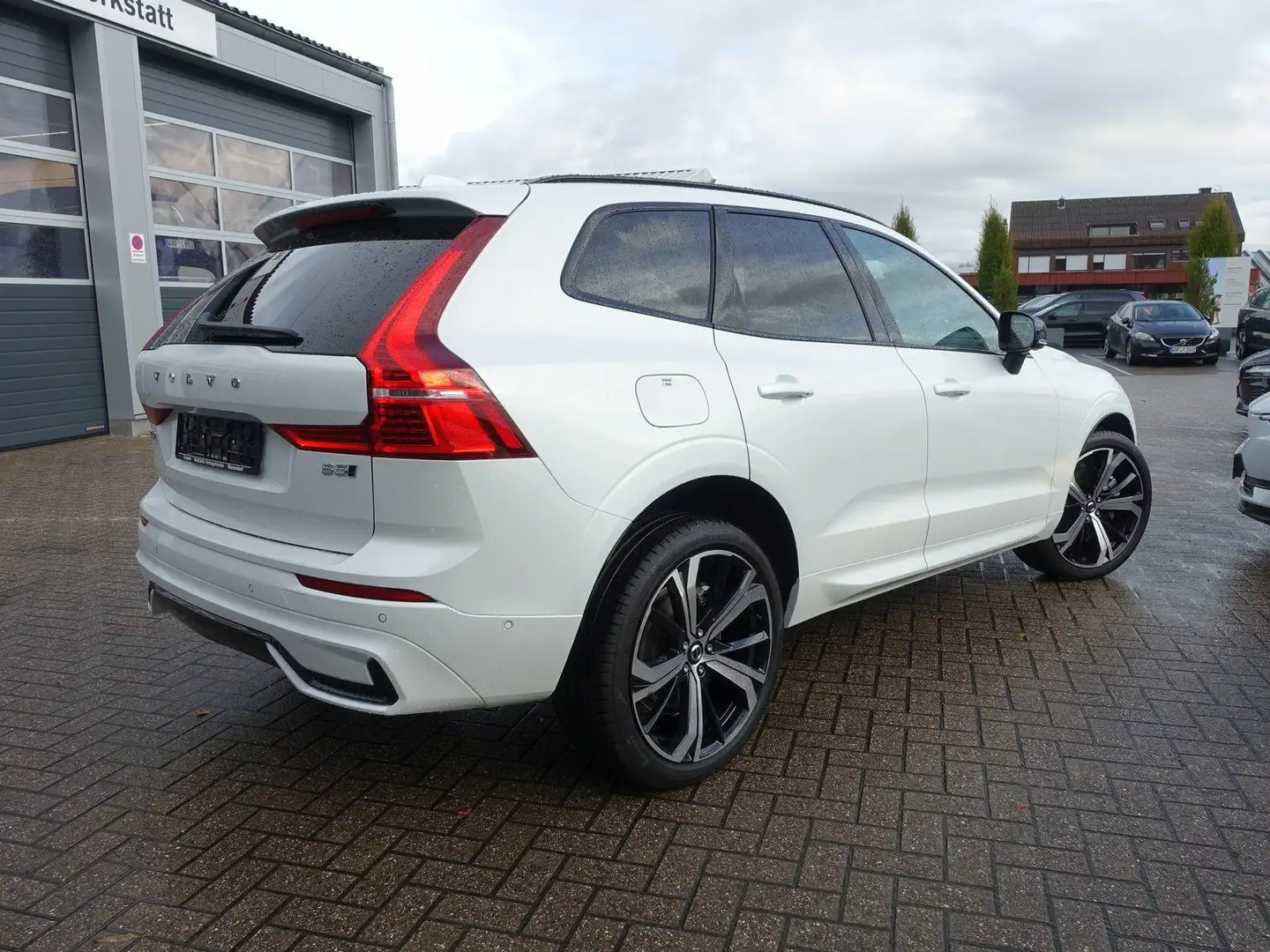 Volvo XC60 Plus B5 AWD/Four-C/AHK/HeadUp/360°Cam/Pano Wit - 2