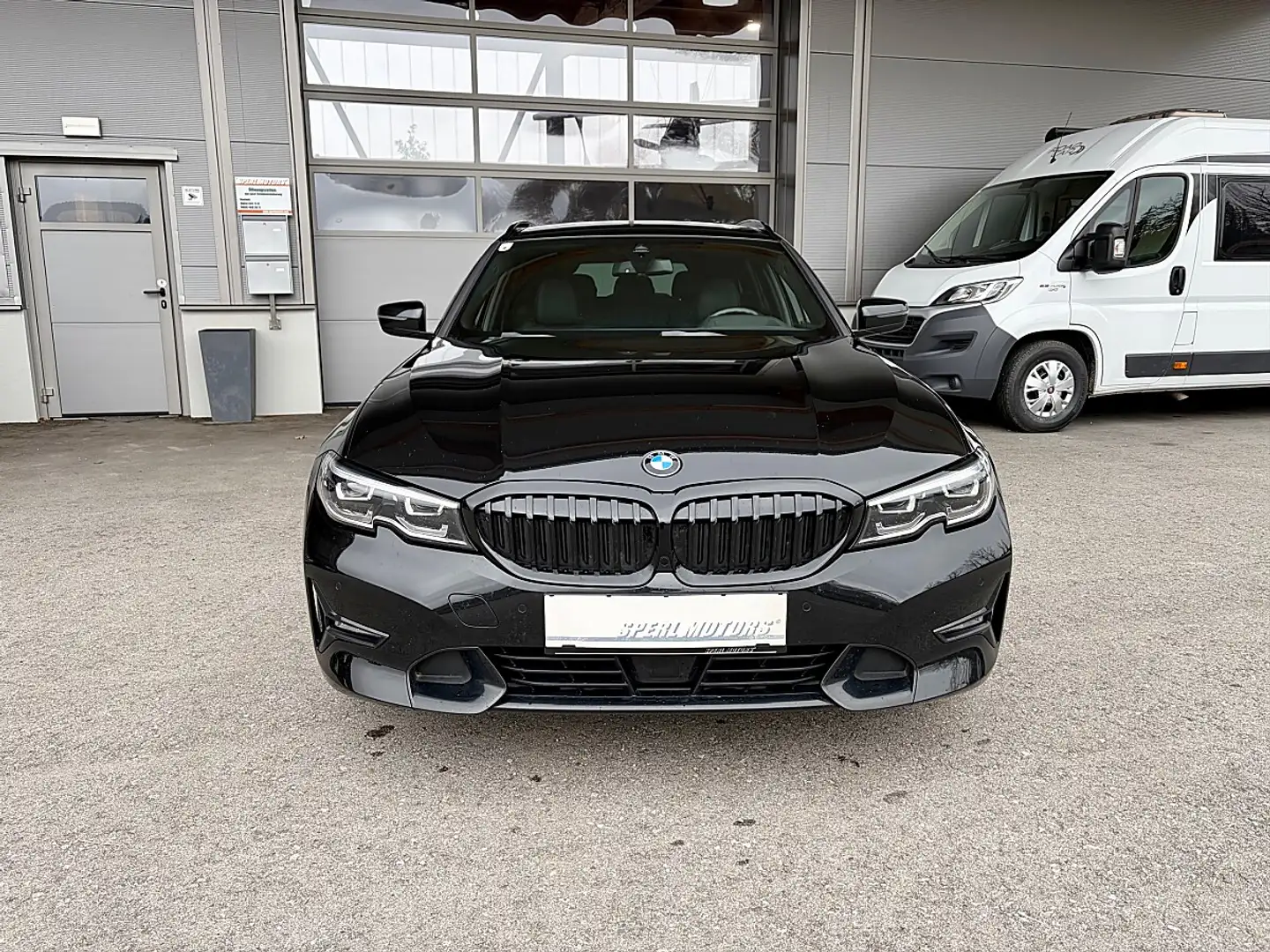 BMW 320 e PHEV xDrive Touring Aut. Schwarz - 2