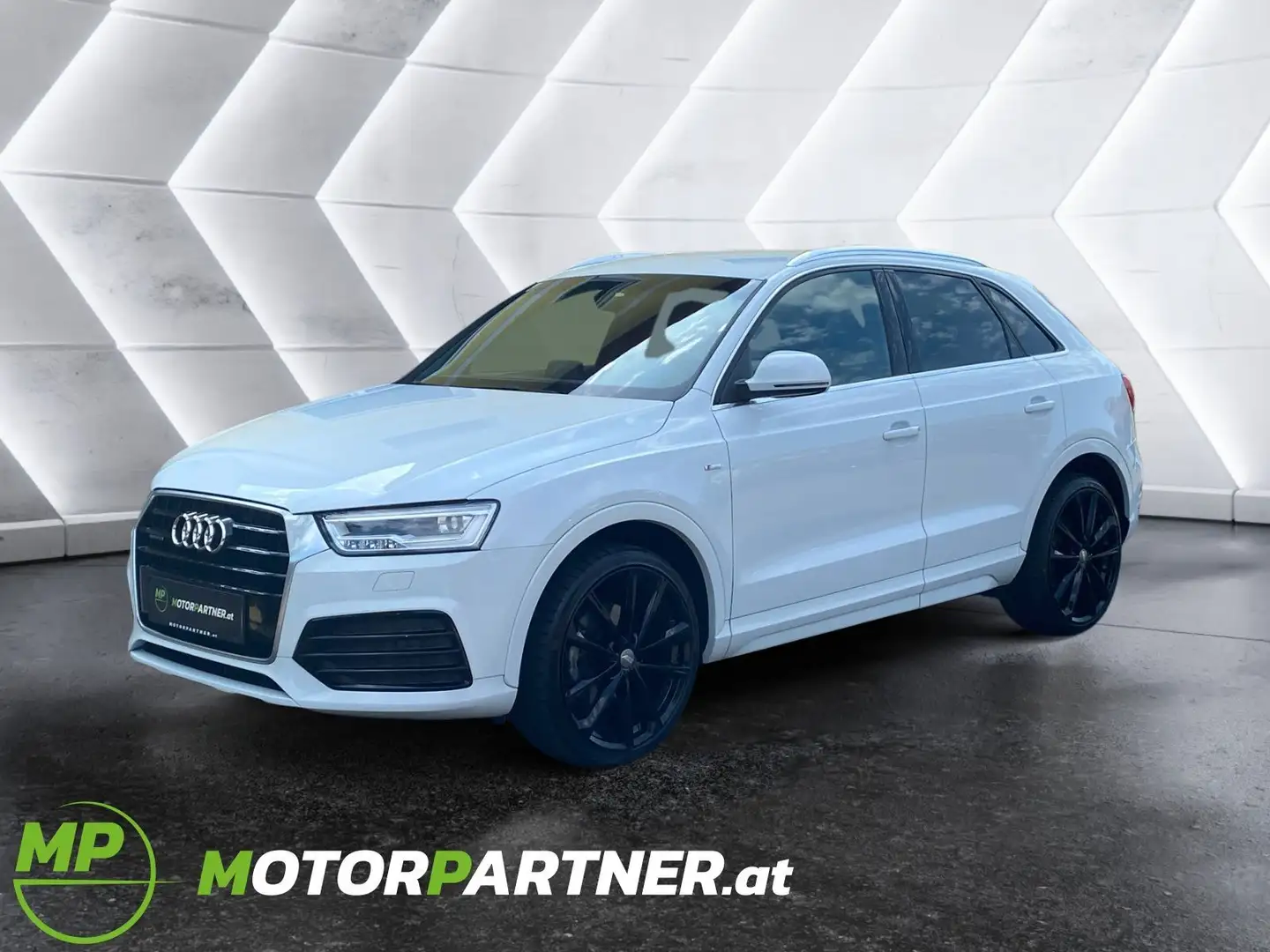 Audi Q3 2,0 TDI Intense quattro **S-Line** Wit - 1
