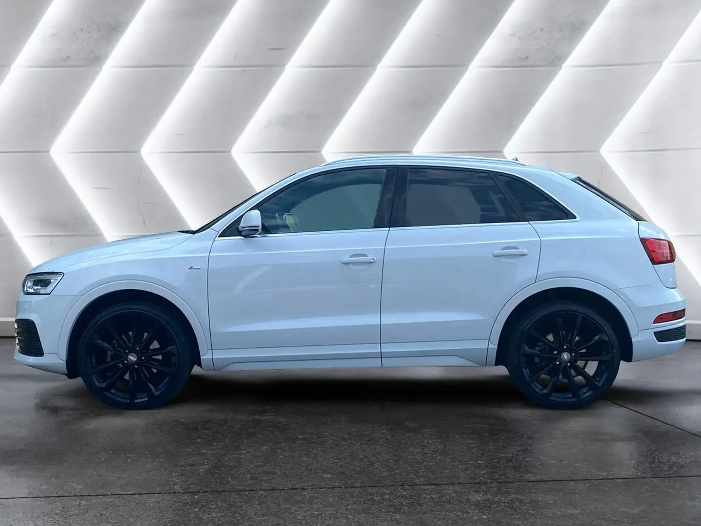 Audi Q3 2,0 TDI Intense quattro **S-Line** Wit - 2