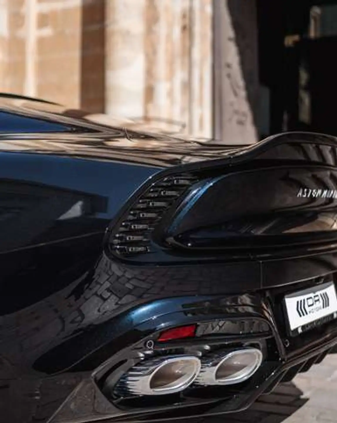 애스턴마틴 뱅퀴시 Coupe 2025 블랙 사진 8