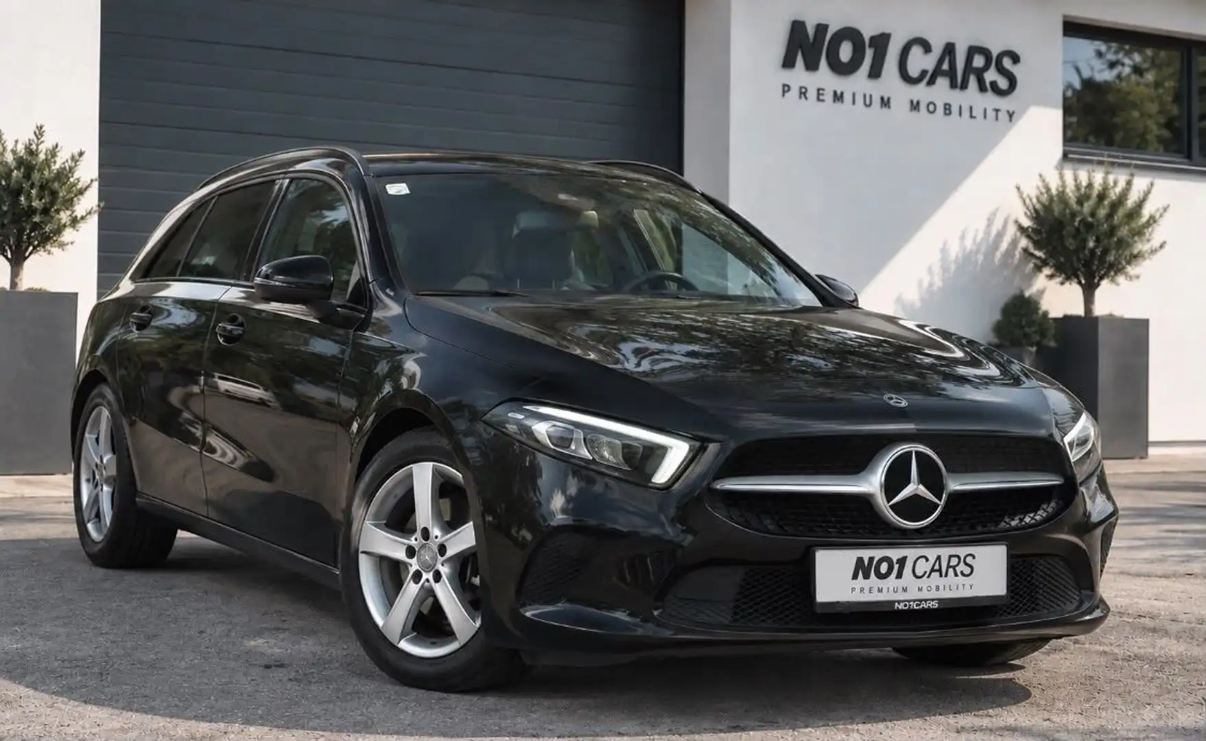 Mercedes-Benz CLA 180 d *LIVE*NAVI*TOP* Schwarz - 1