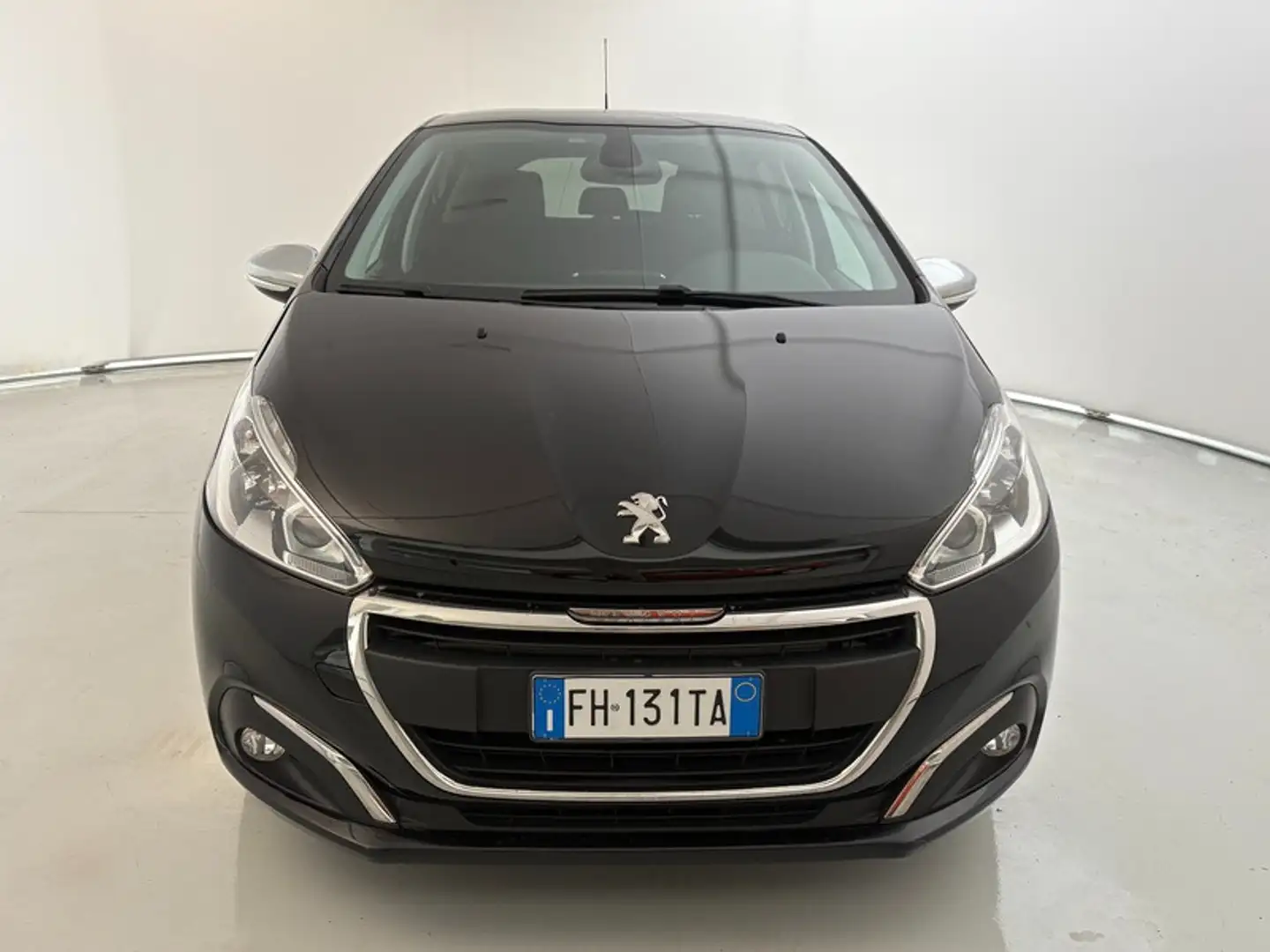 Peugeot 208 5 Porte 1.2 PureTech Allure Nero - 2