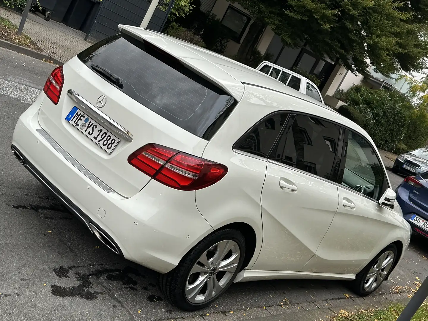 Mercedes-Benz B 220 d 4Matic 7G-DCT Edition - 2