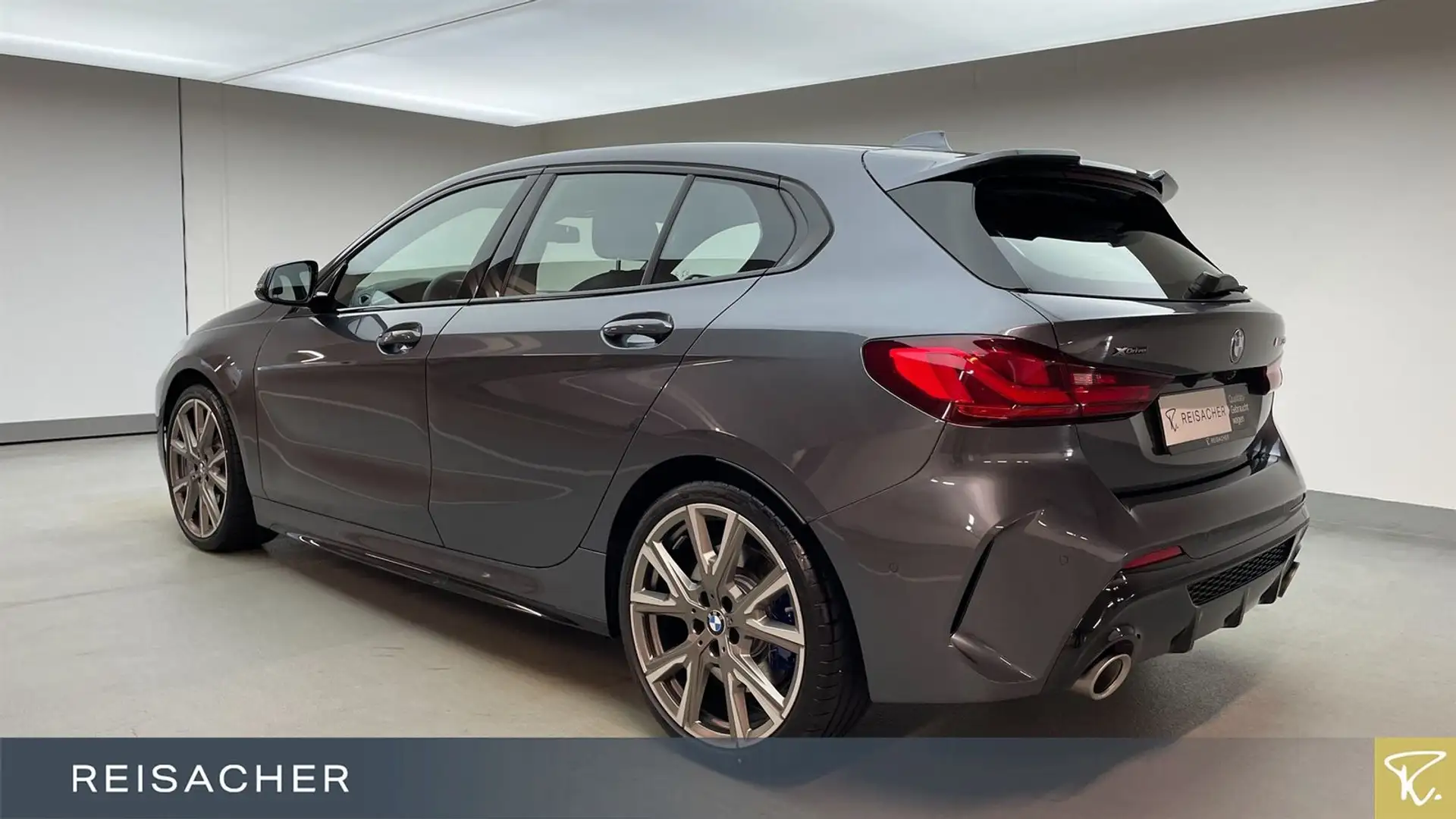 BMW 135 i A xDrive siva - 2