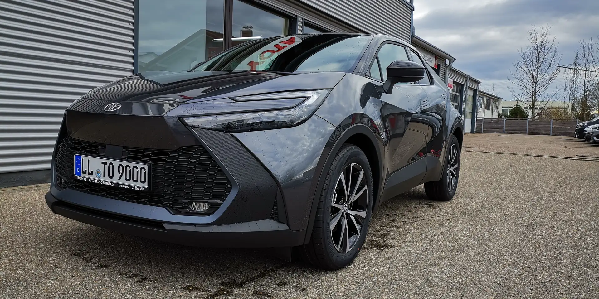 Toyota C-HR 2.0 Hybrid Team Deutschland + Technik-Paket Grau - 1