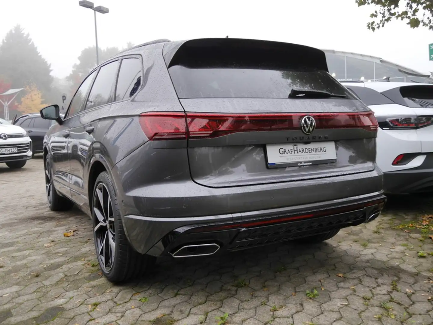 Volkswagen Touareg 3.0l V6 TDI 4M *R-LINE* PANO*DYNAUDIO*LUFTF* Gris - 2
