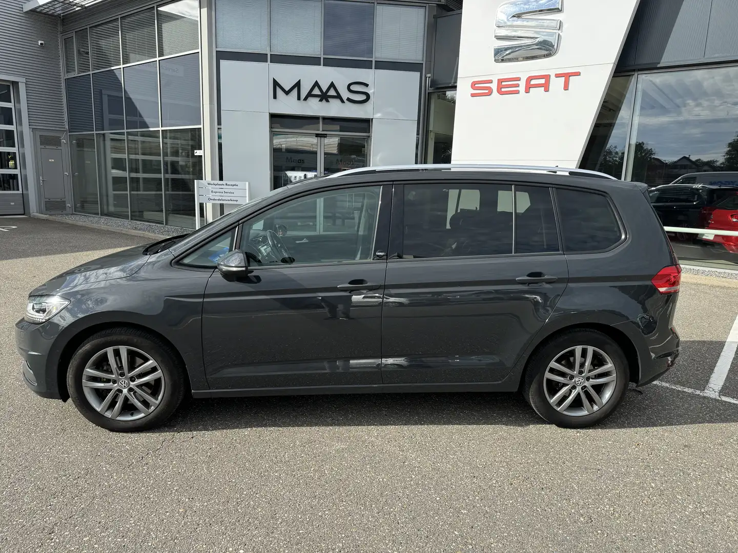 Volkswagen Touran 1.4 TSI HL Bns R 7p Grijs - 1