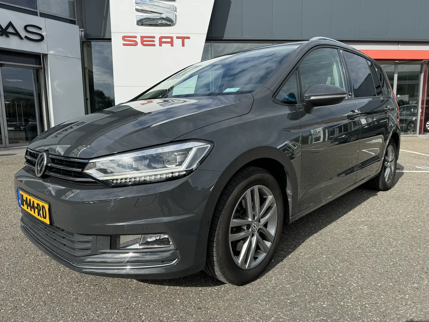 Volkswagen Touran 1.4 TSI HL Bns R 7p Grijs - 2
